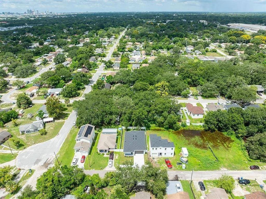 3706 WIGGINS LEAF ST, Tampa, FL 33619