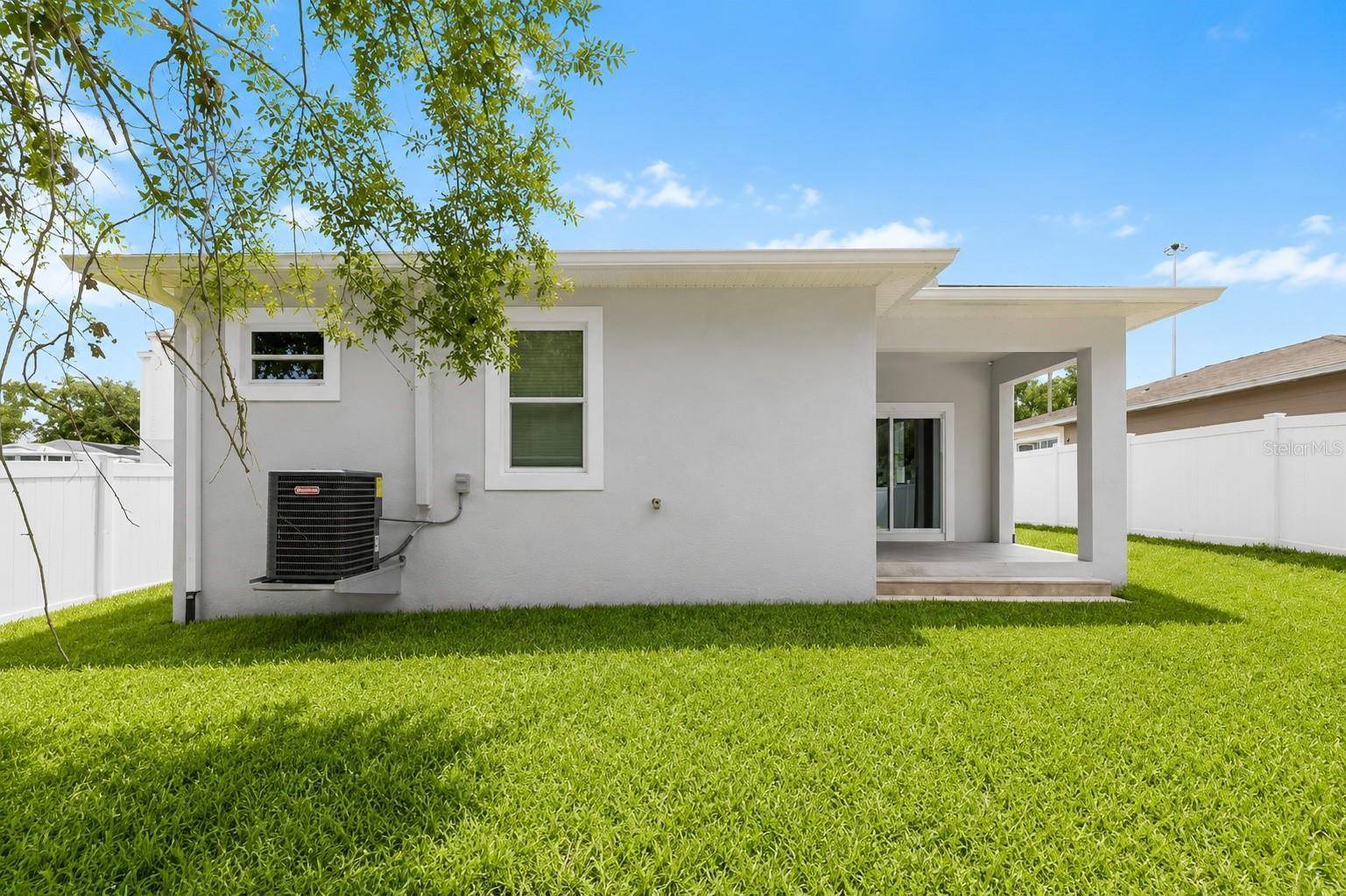 3706 WIGGINS LEAF ST, Tampa, FL 33619