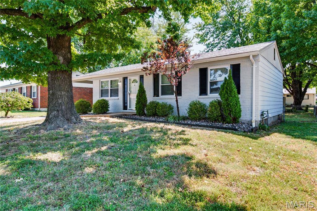 3263 Ipswich LN, St Charles, MO 63301