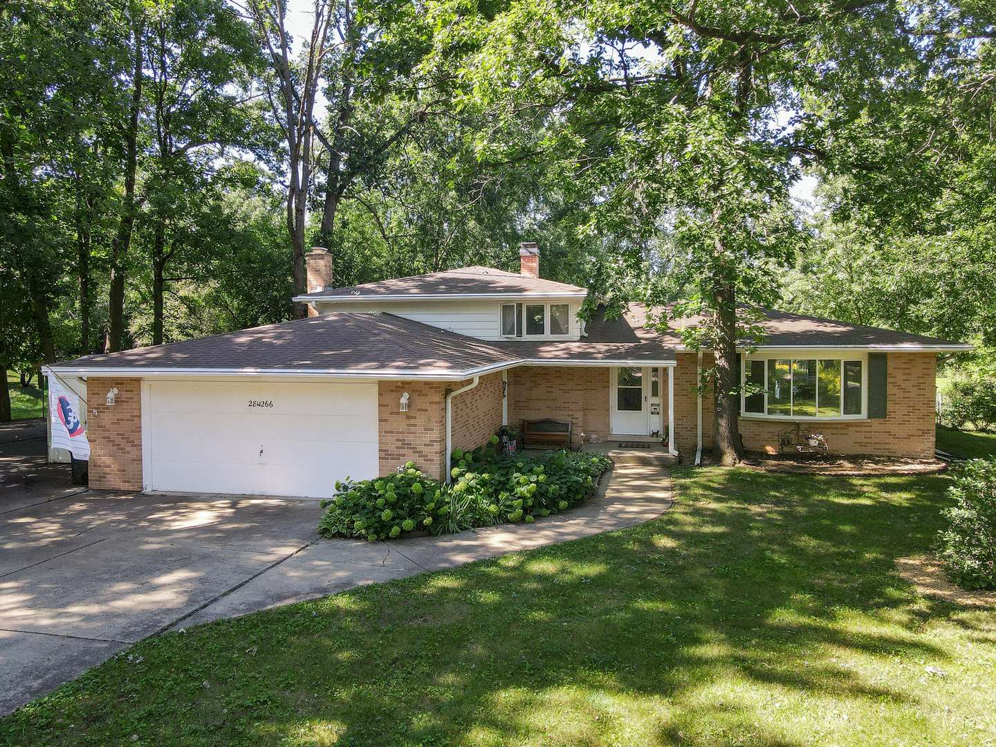 28W266 Hillview AVE, West Chicago, IL 60185
