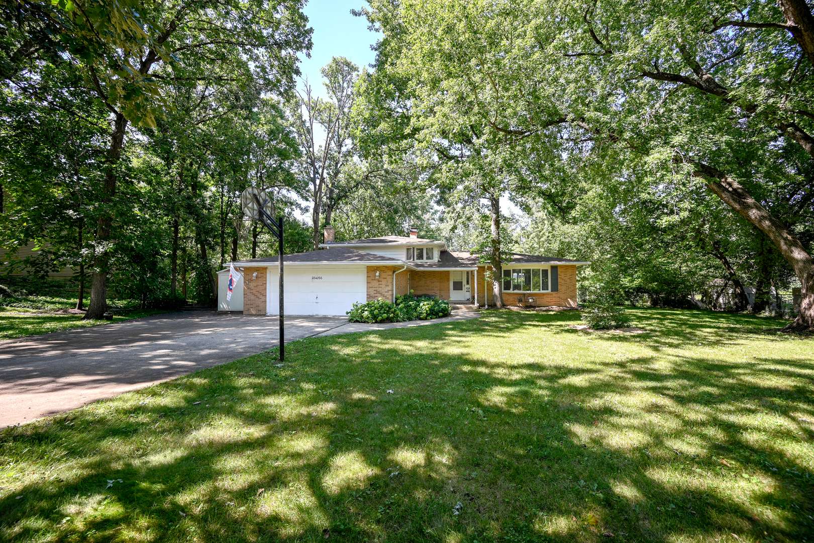 28W266 Hillview AVE, West Chicago, IL 60185