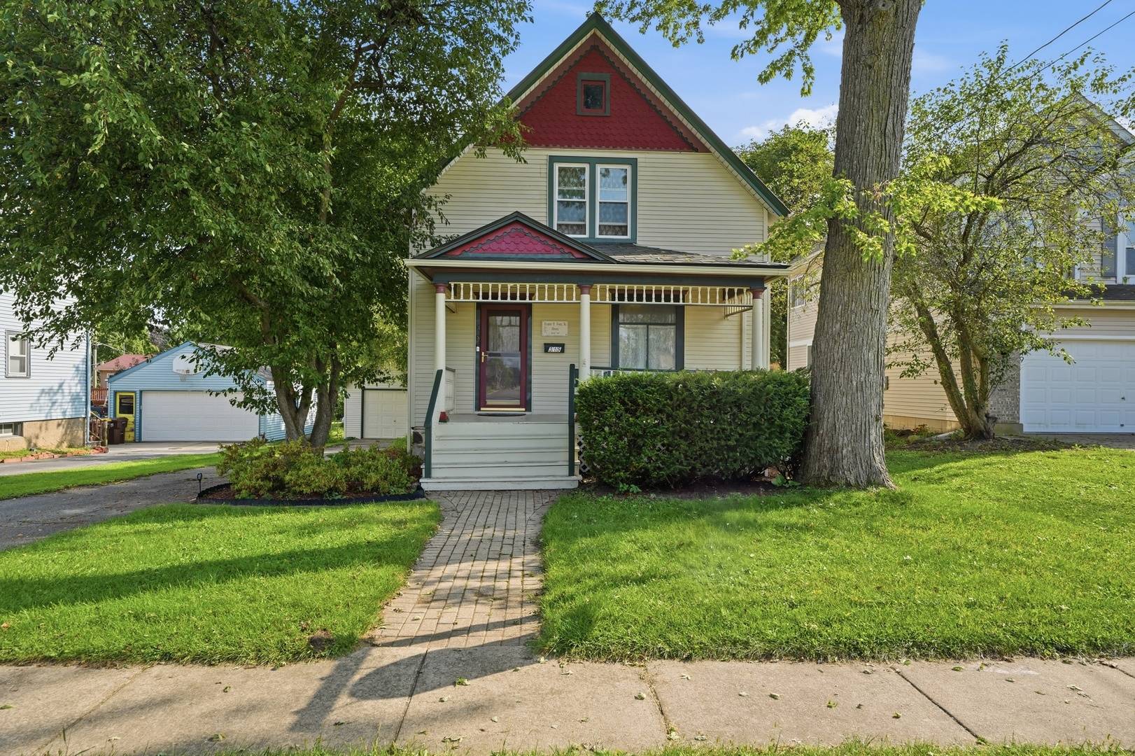 315 Forest AVE, Woodstock, IL 60098