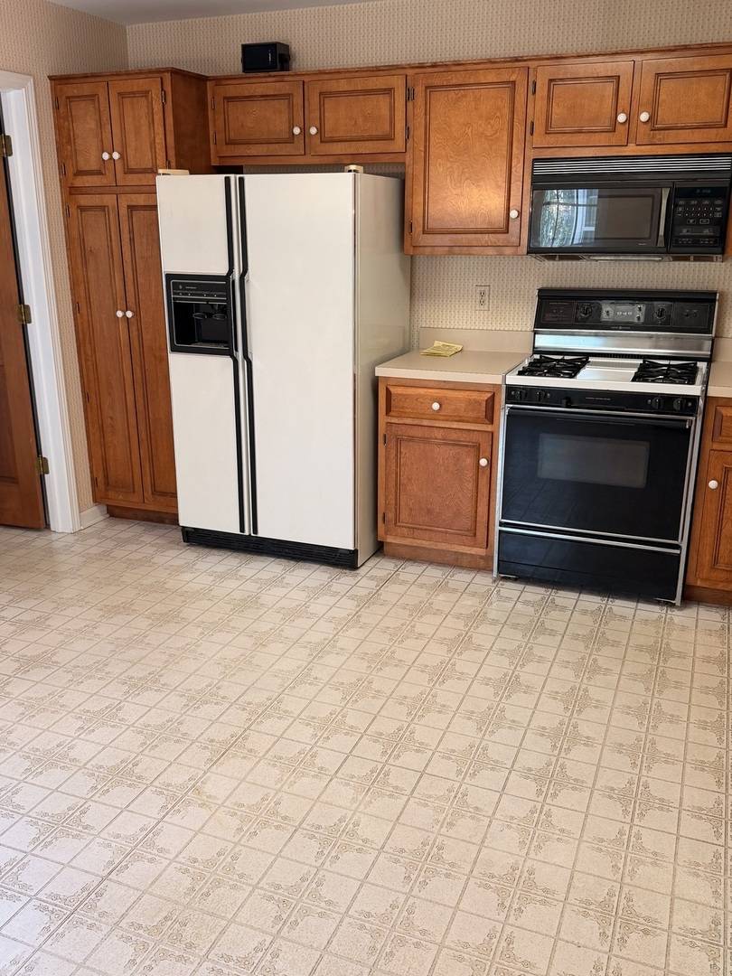 1383 Miller RD, Geneva, IL 60134