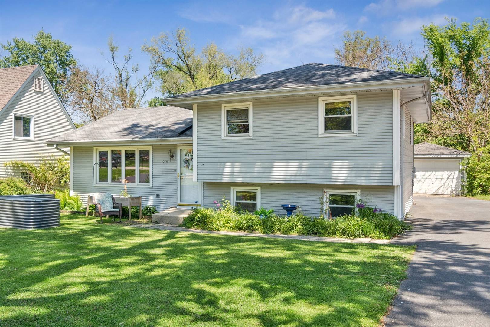 916 Lacey AVE, Lisle, IL 60532
