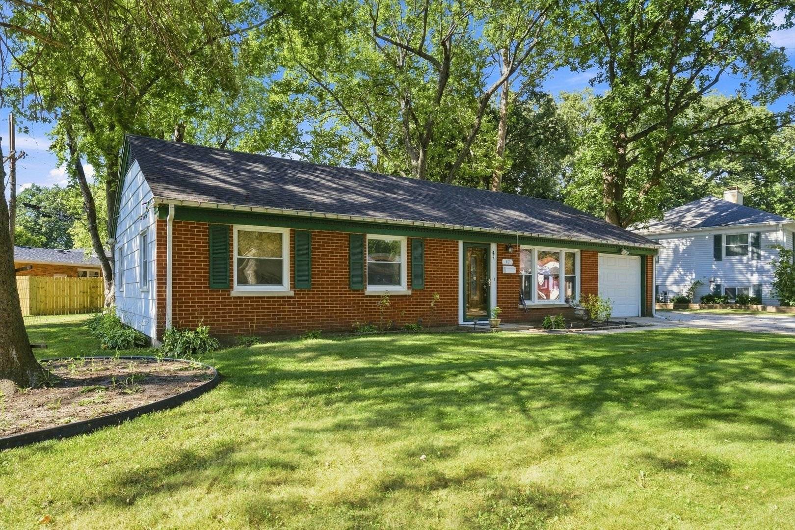 42 Briarcliff RD, Montgomery, IL 60538