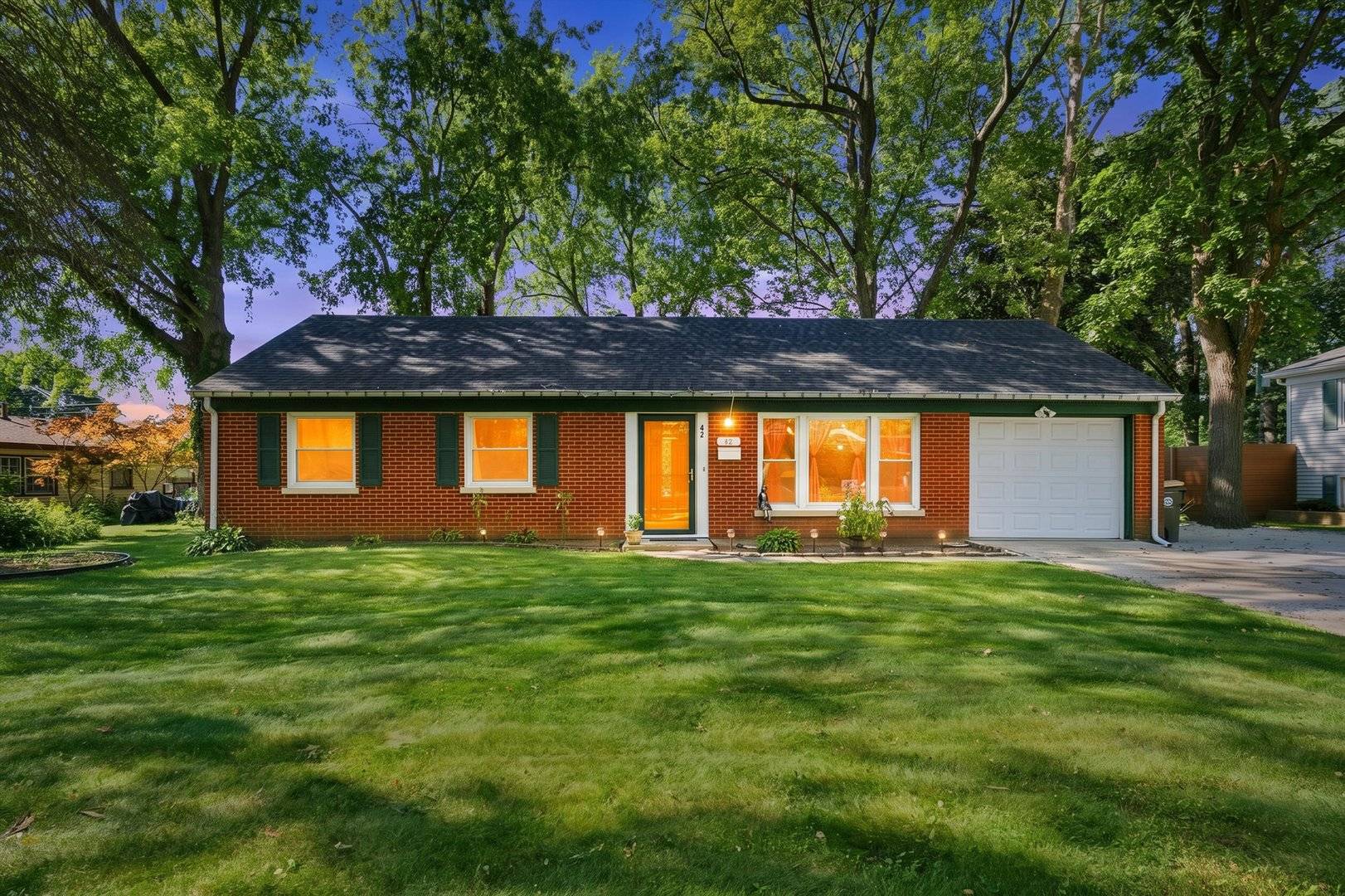 42 Briarcliff RD, Montgomery, IL 60538