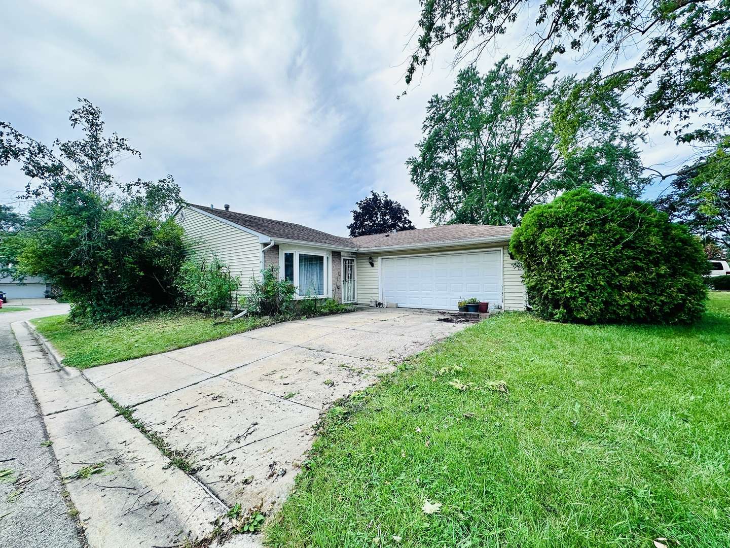 87 Highbury DR, Elgin, IL 60120