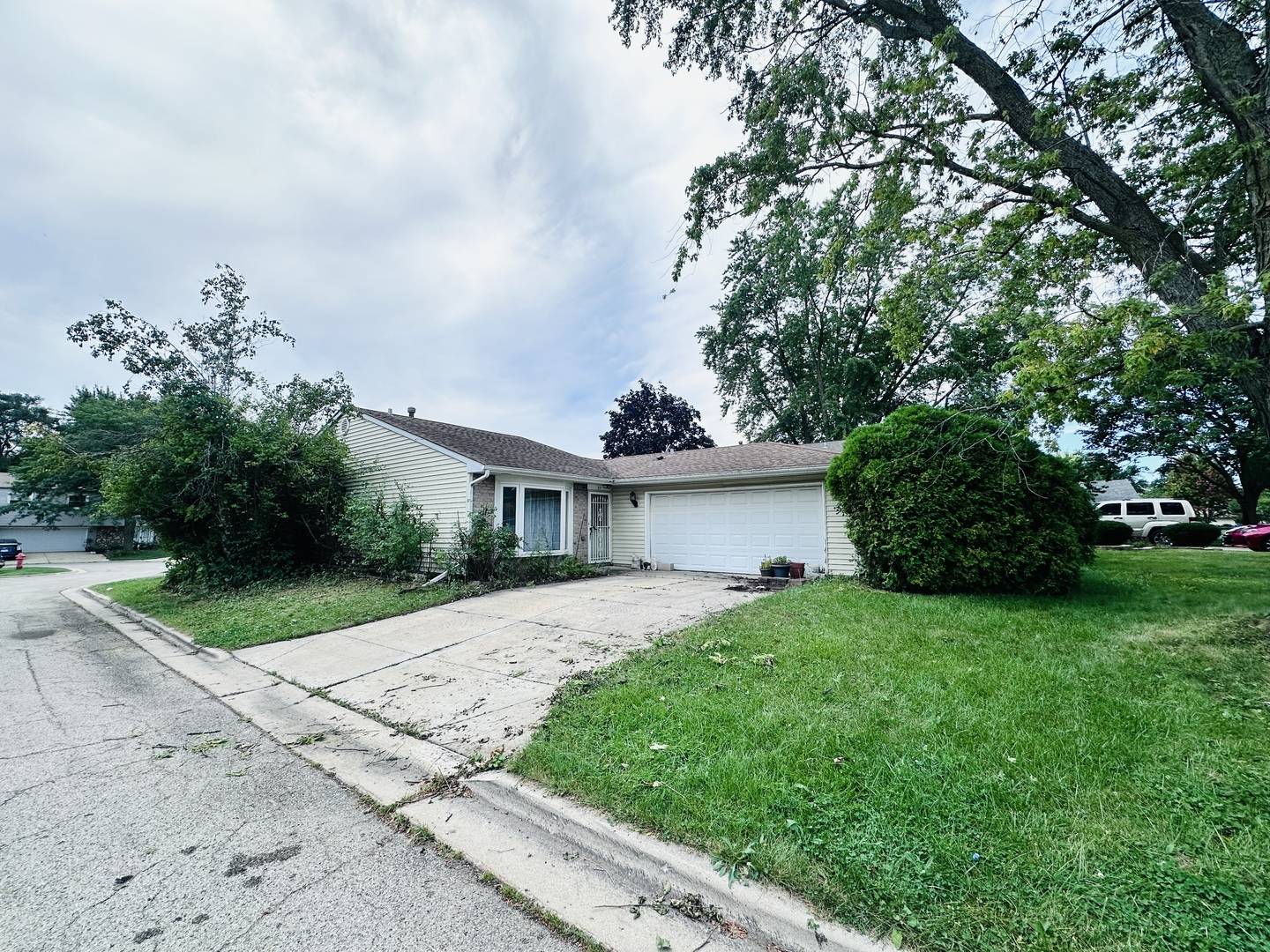 87 Highbury DR, Elgin, IL 60120