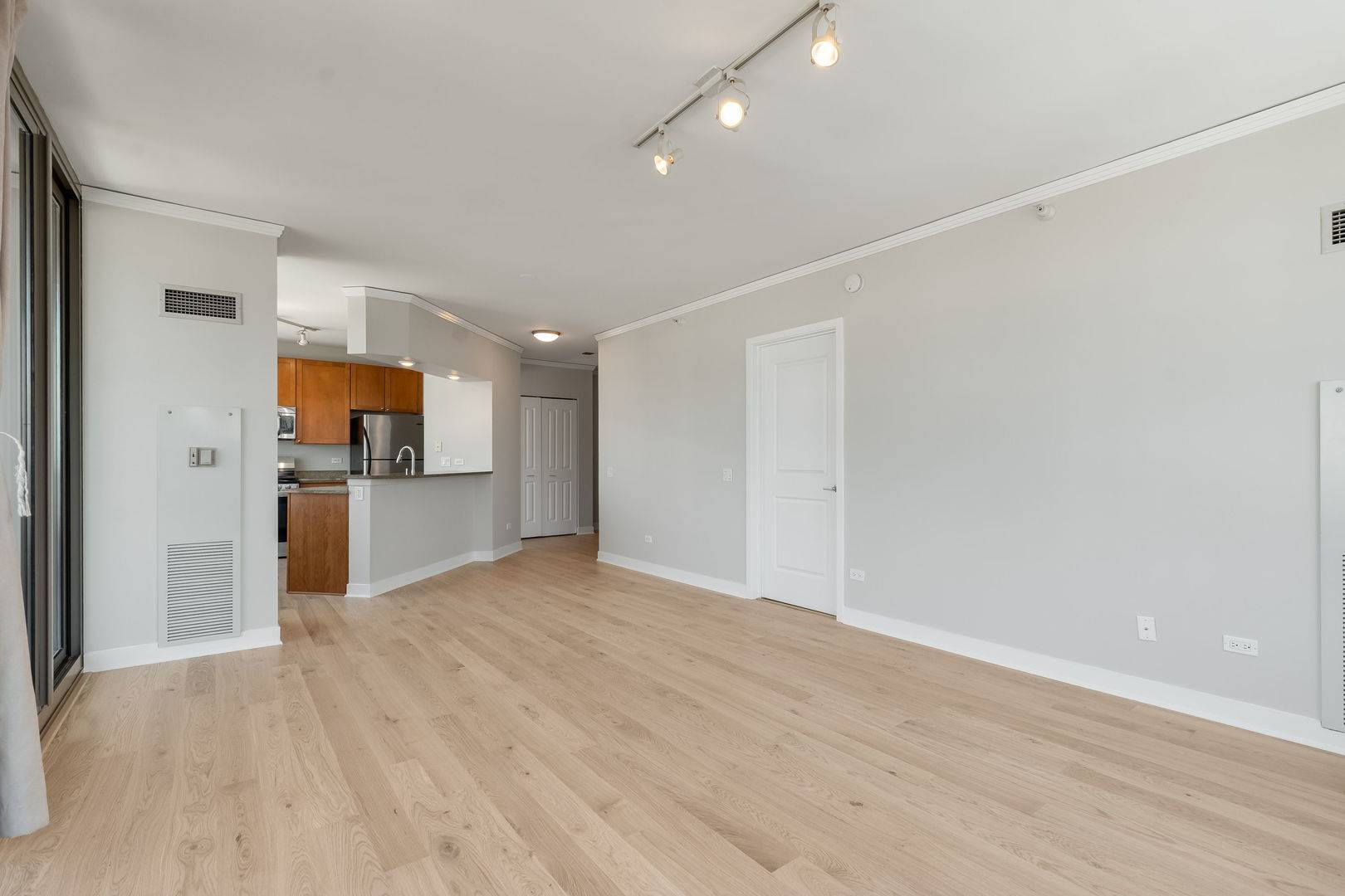 200 N JEFFERSON ST #2404, Chicago, IL 60661