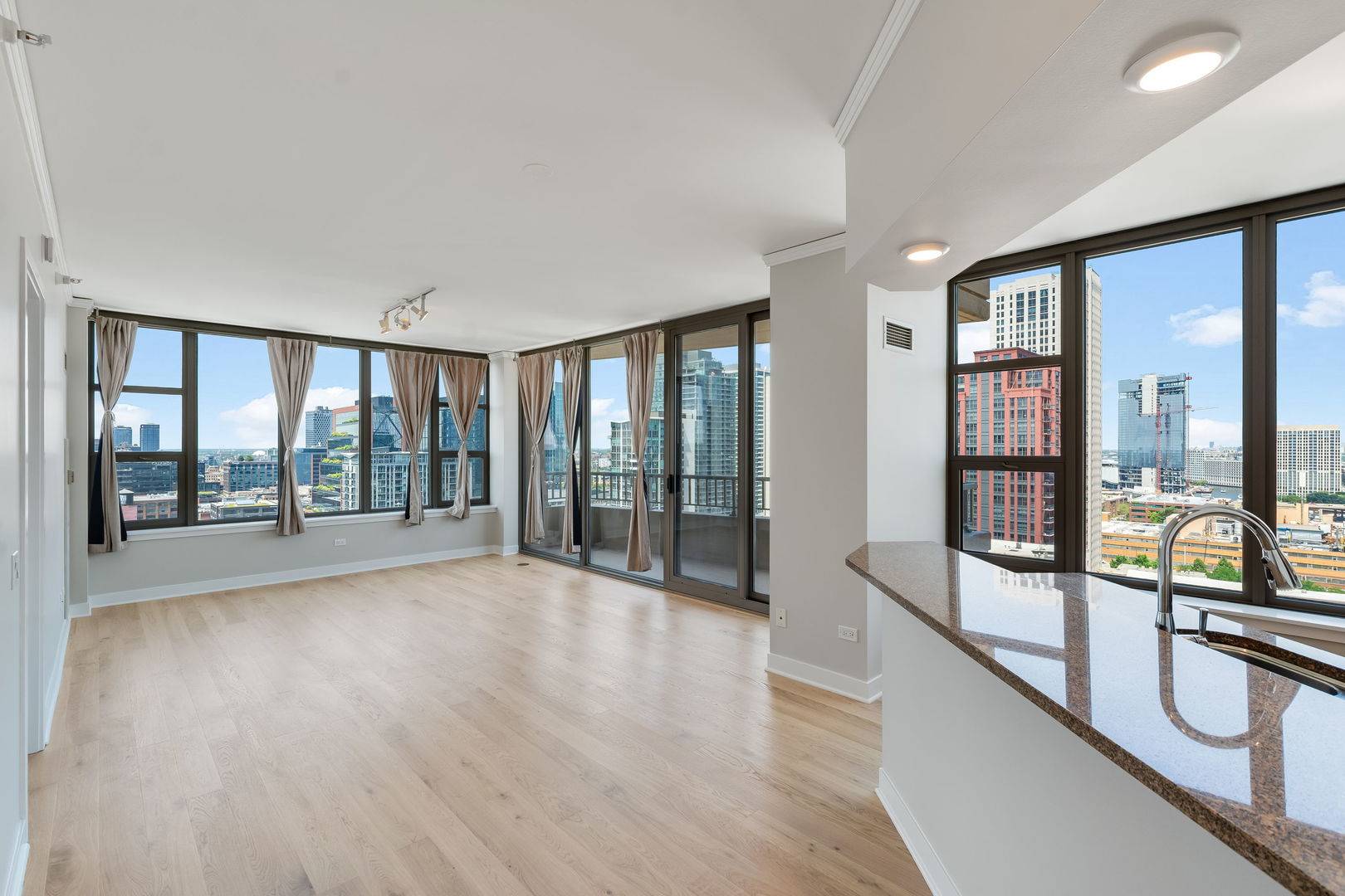 200 N JEFFERSON ST #2404, Chicago, IL 60661