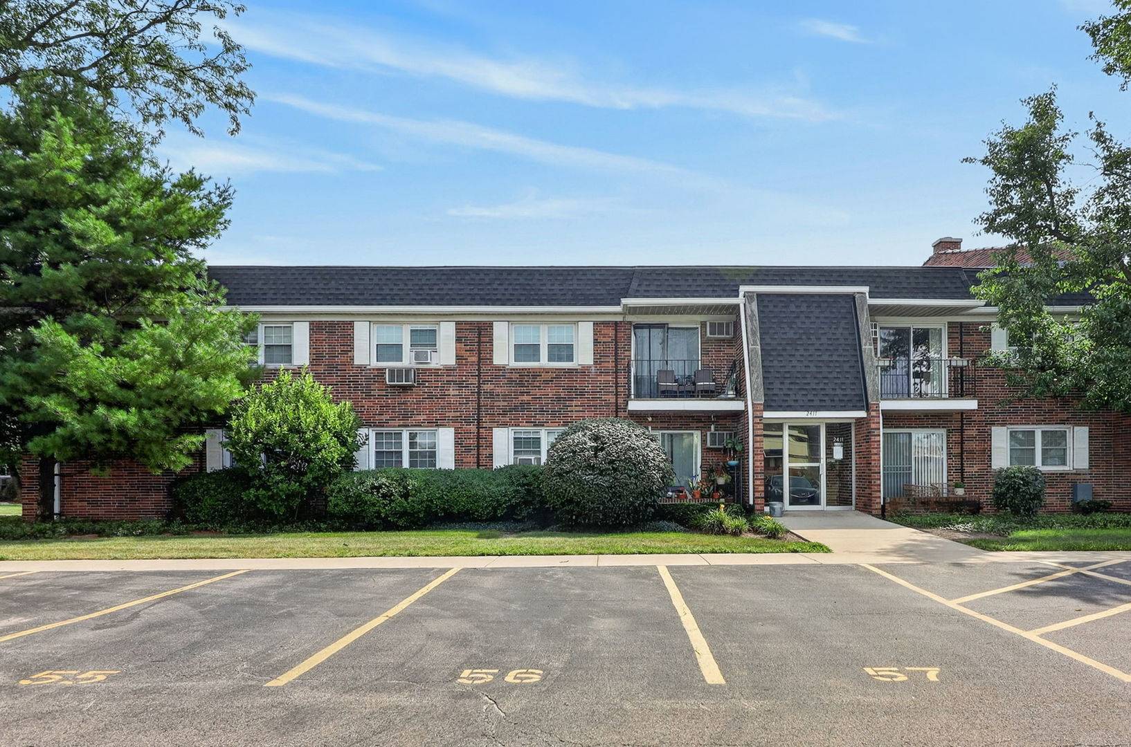2411 Ogden AVE #11, Downers Grove, IL 60515