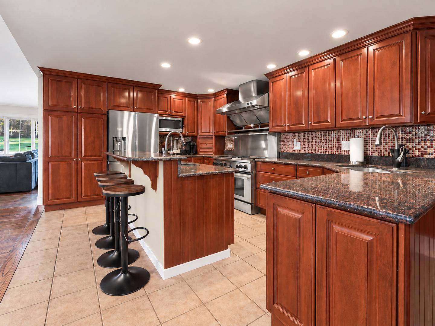 215 58th ST, Clarendon Hills, IL 60514