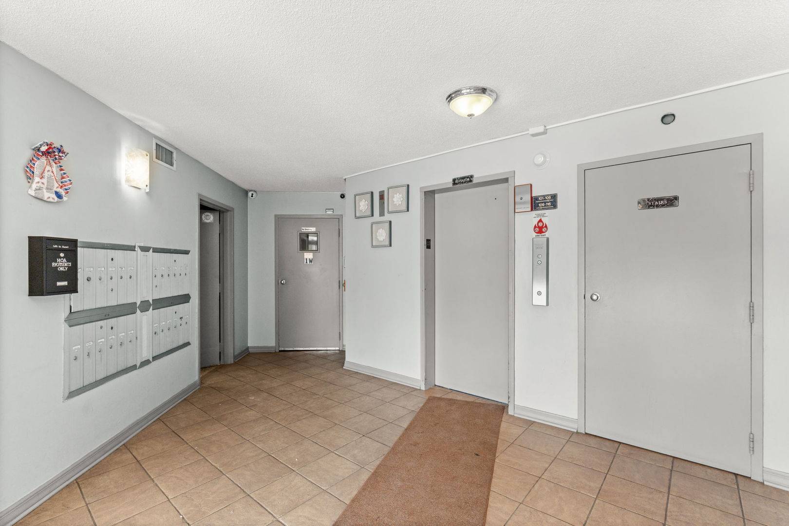 924 S Lake CT #105, Westmont, IL 60559