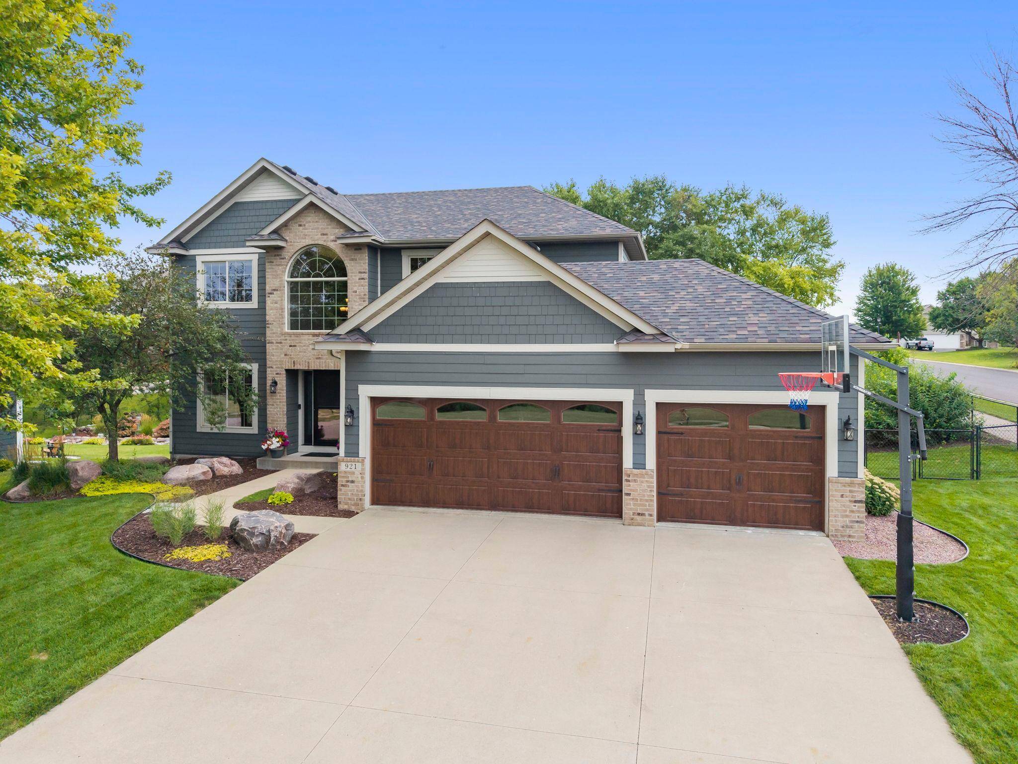 921 Bridle Creek DR, Jordan, MN 55352