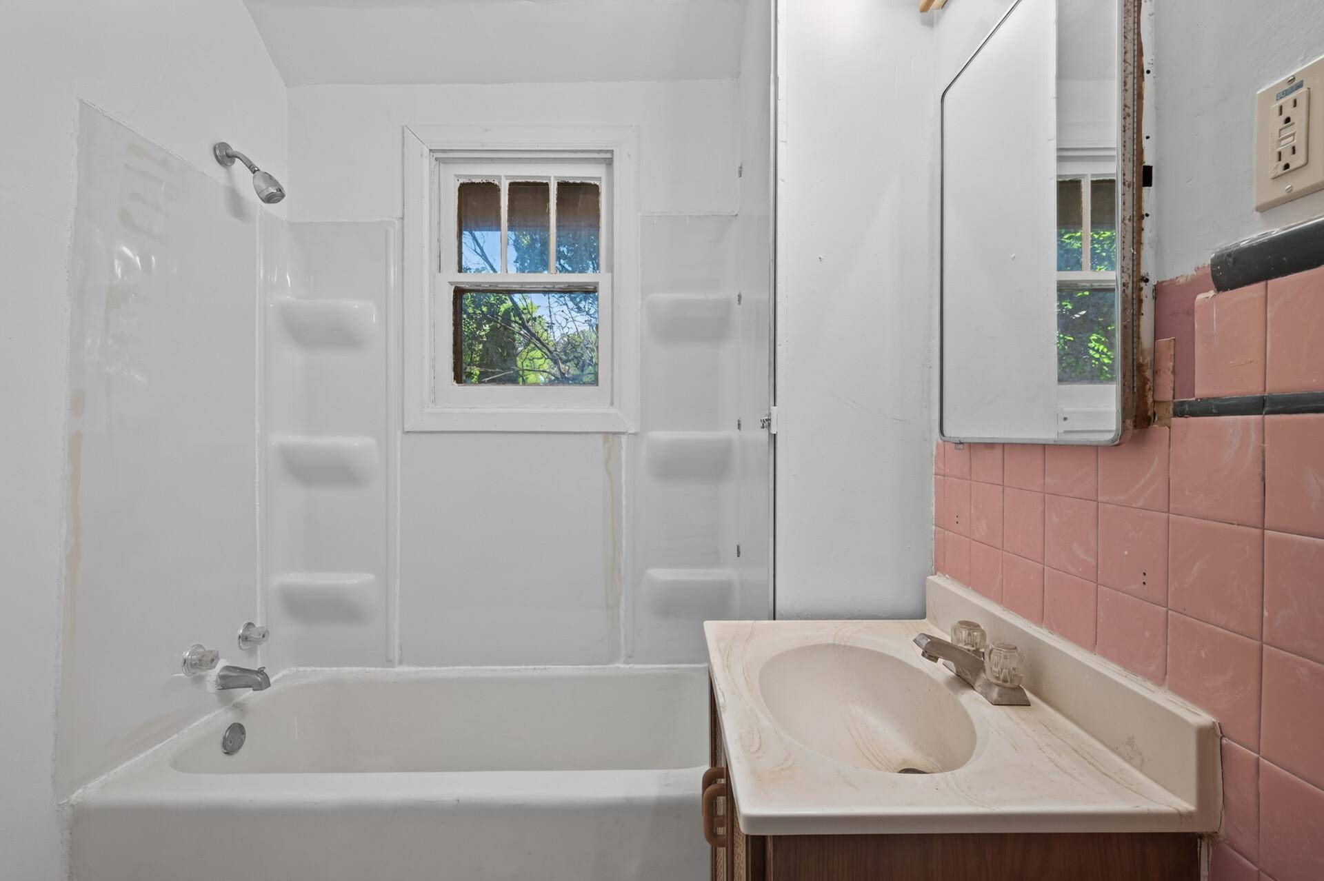 2841 Blackstone AVE, Saint Louis Park, MN 55416