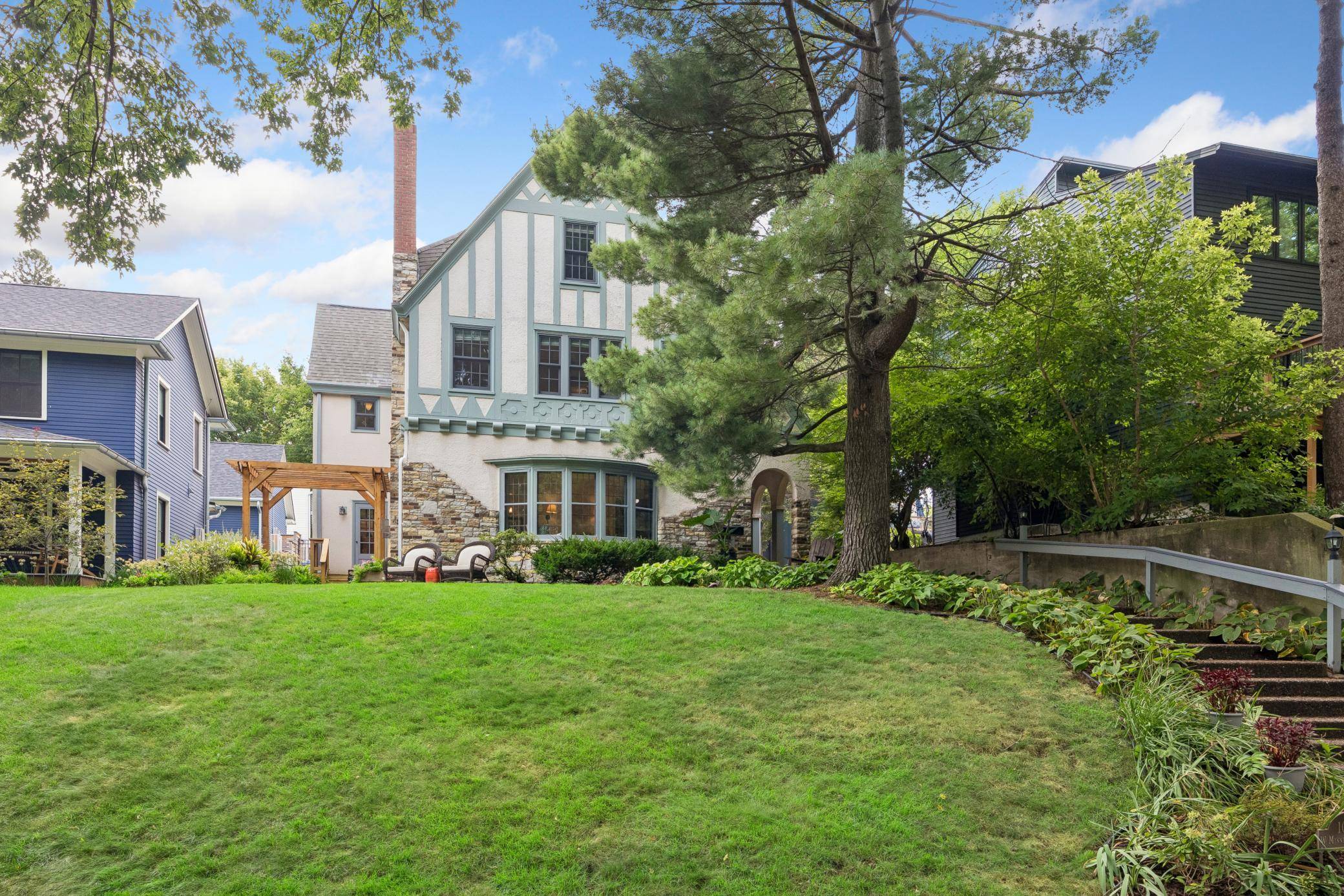 1015 W Minnehaha Pkwy, Minneapolis, MN 55419