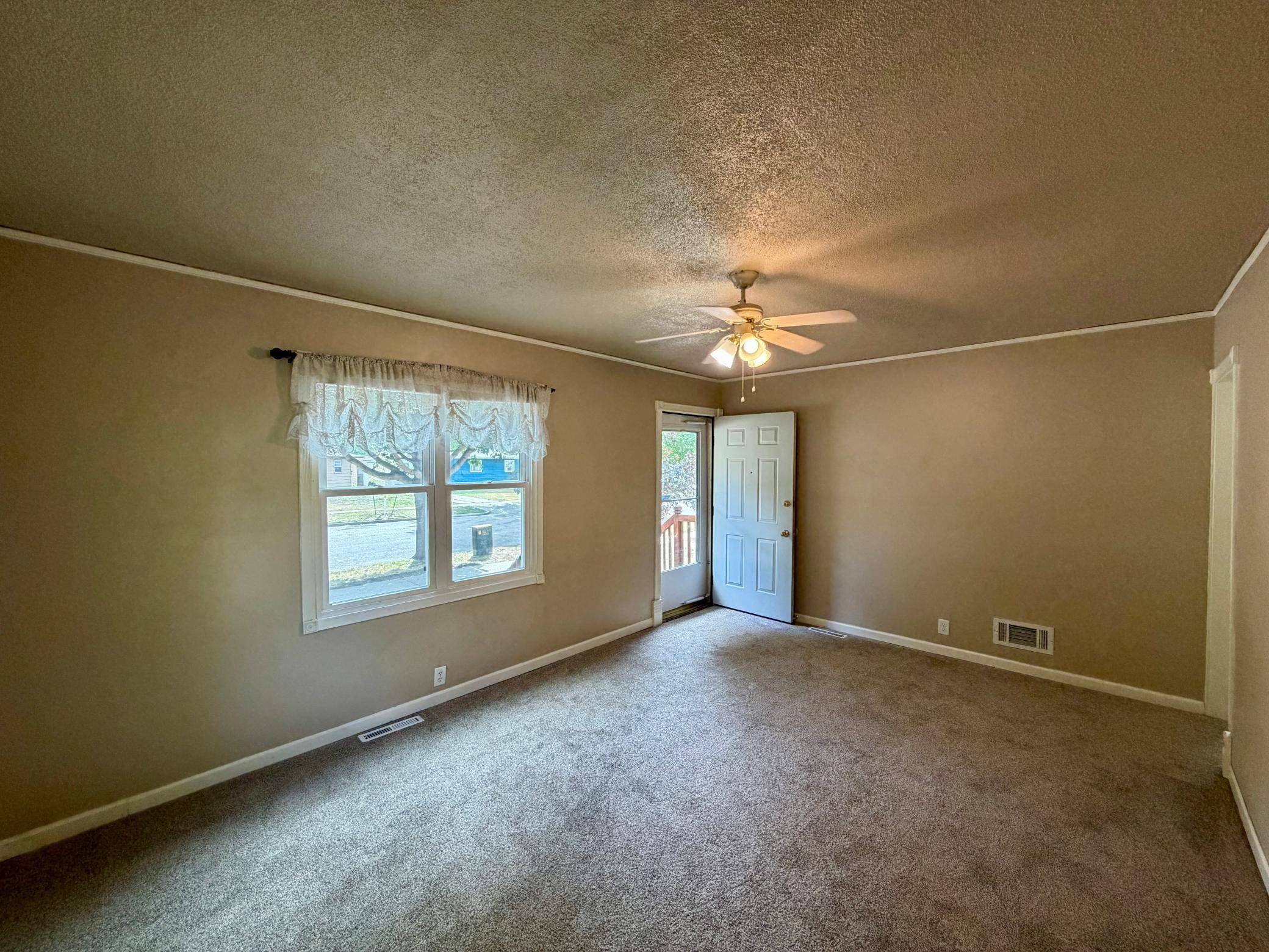 1009 19th ST N, Moorhead, MN 56560