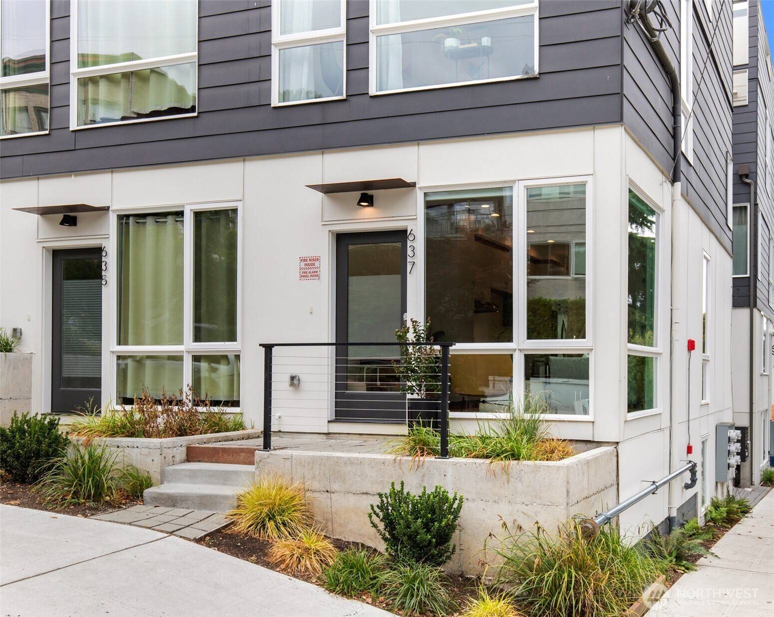 637 13th AVE E, Seattle, WA 98102