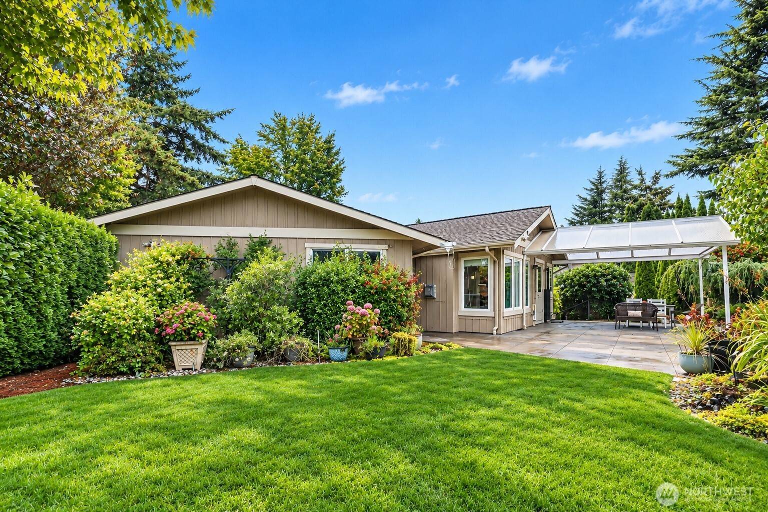1216 88th PL NE, Clyde Hill, WA 98004
