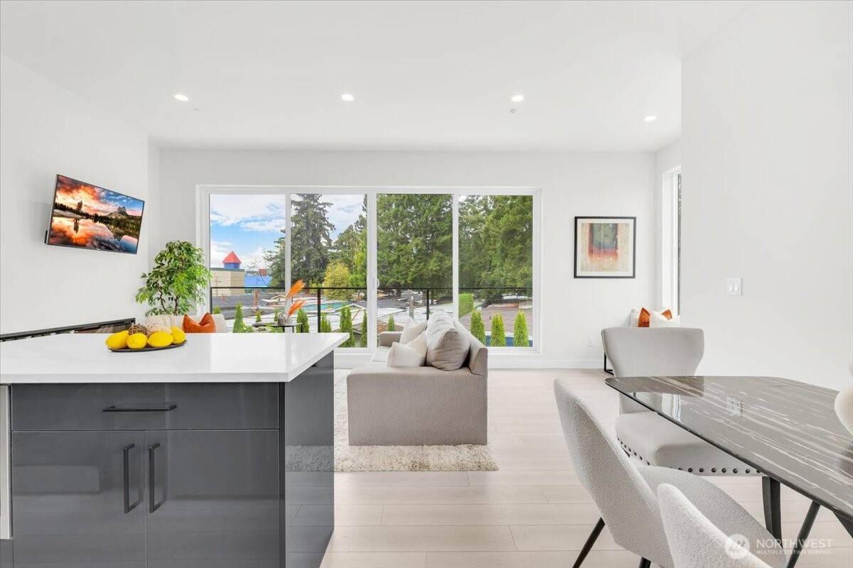 7005 NE 182nd St #101, Kenmore, WA 98028