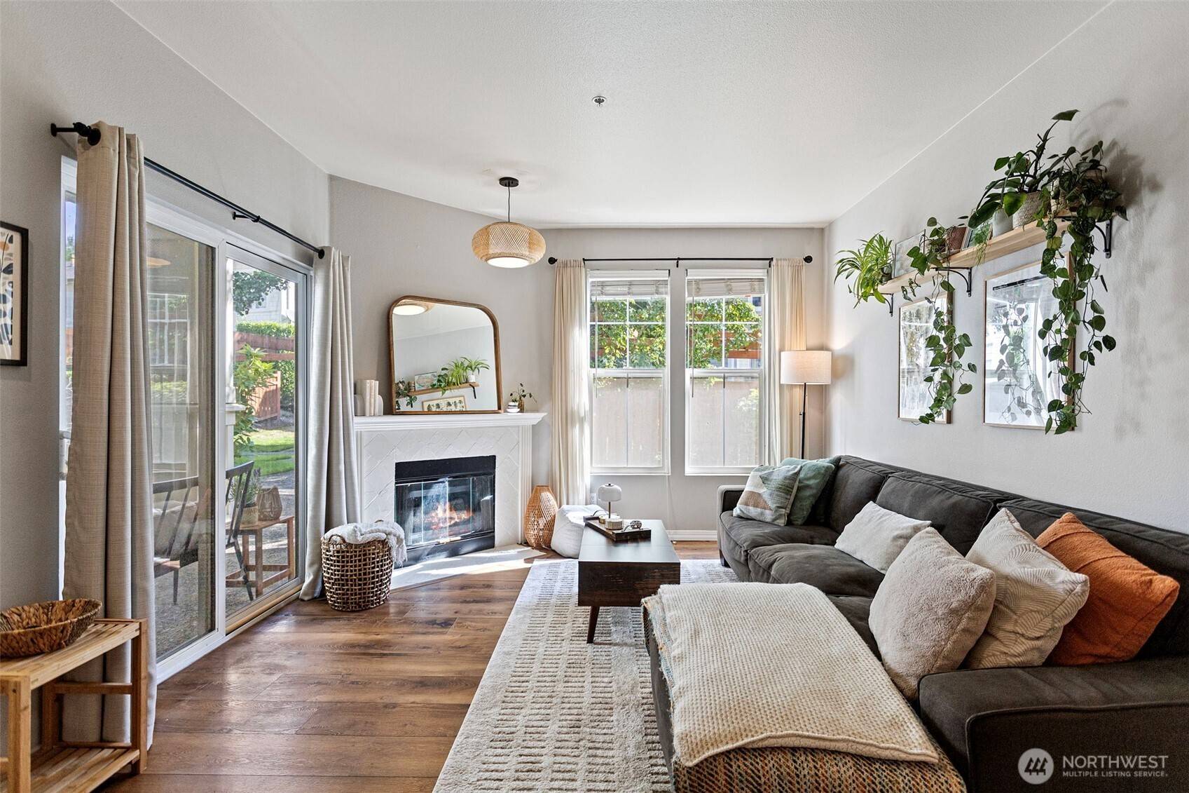 2034 Newport WAY NW #11-1, Issaquah, WA 98027