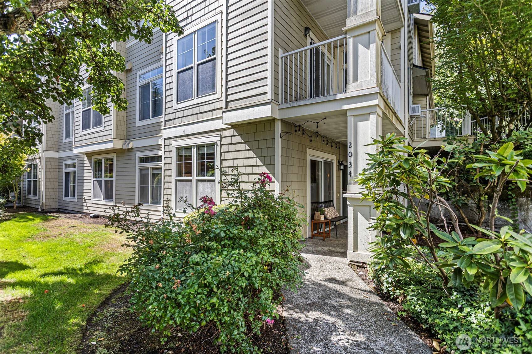 2034 Newport WAY NW #11-1, Issaquah, WA 98027