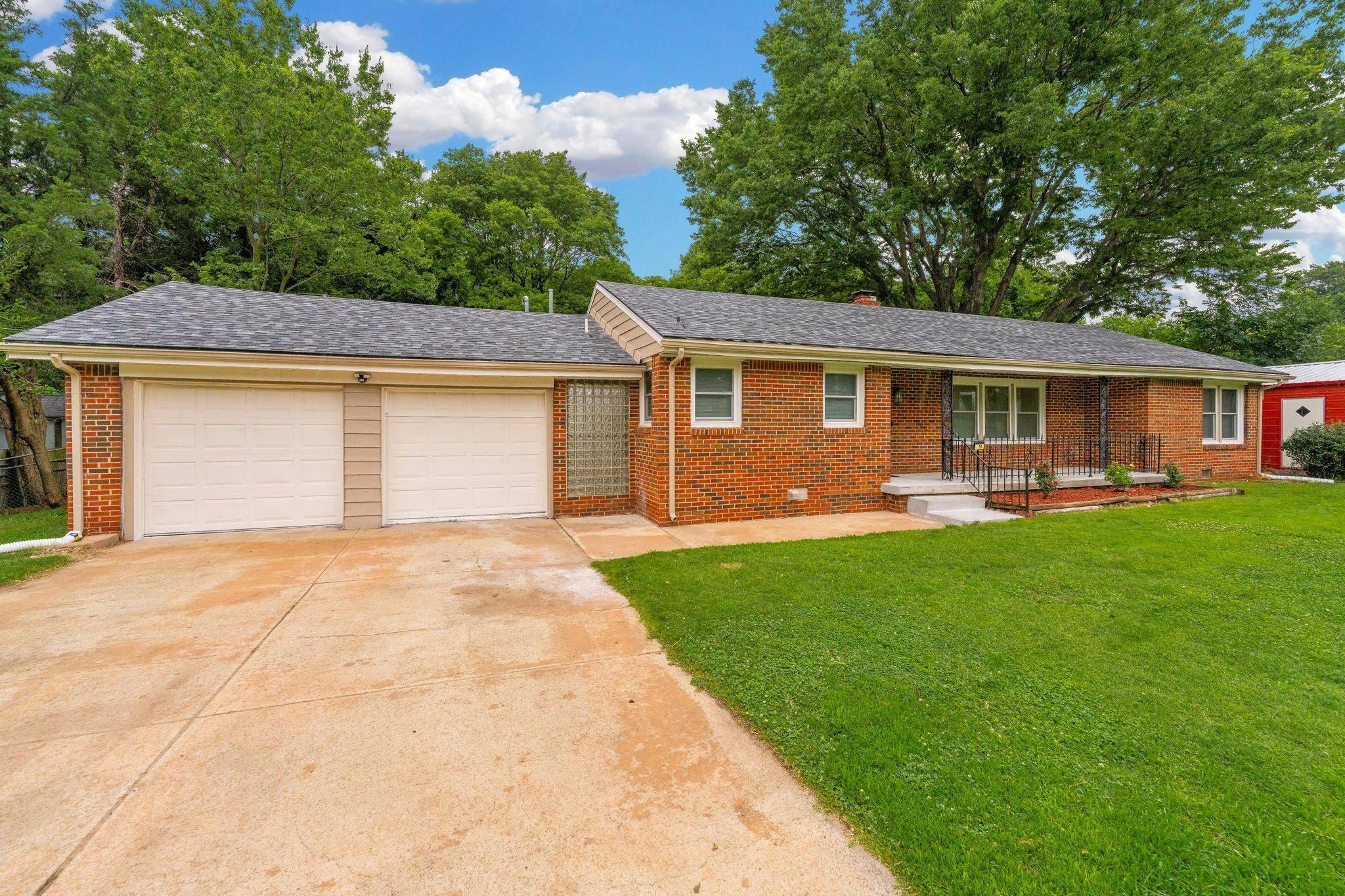 3430 E Crystal St, Wichita, KS 67216