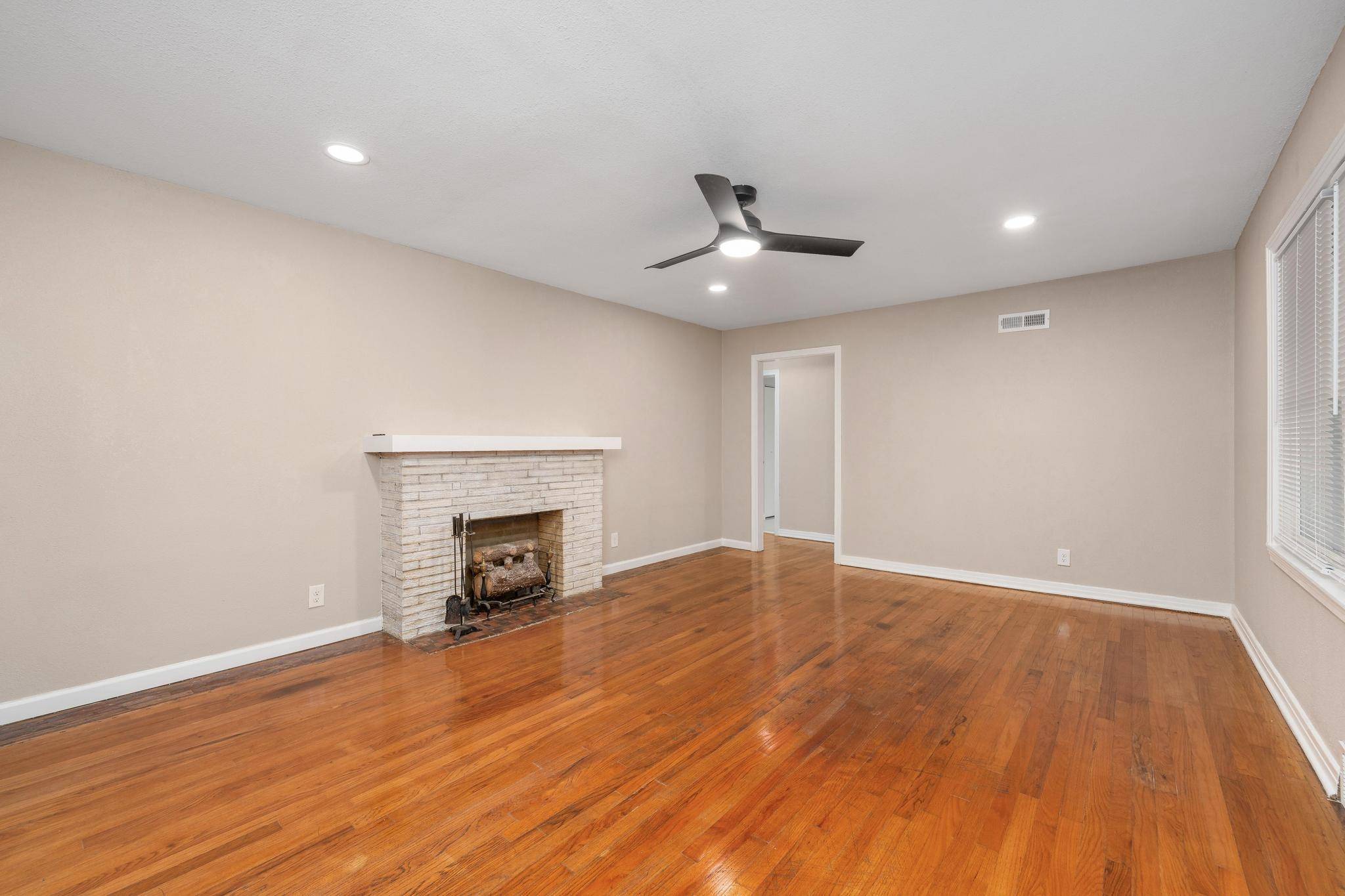 3430 E Crystal St, Wichita, KS 67216