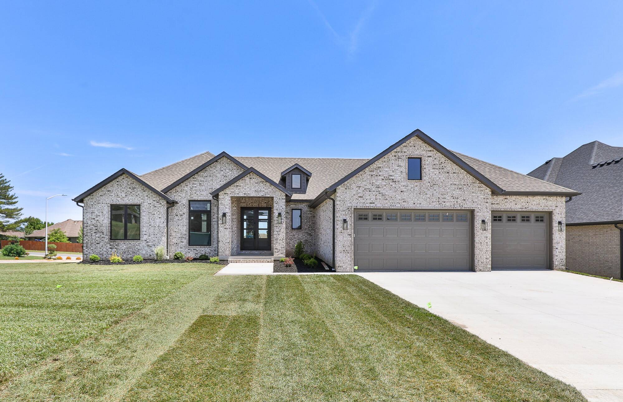2082 N Unbridled CT, Springfield, MO 65802