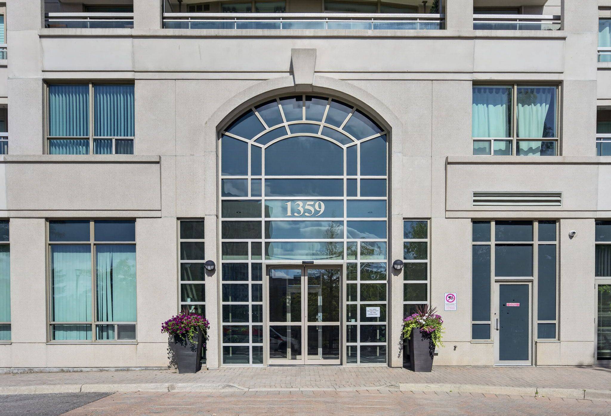 1359 Rathburn RD E #804, Mississauga, ON L4W 5P7