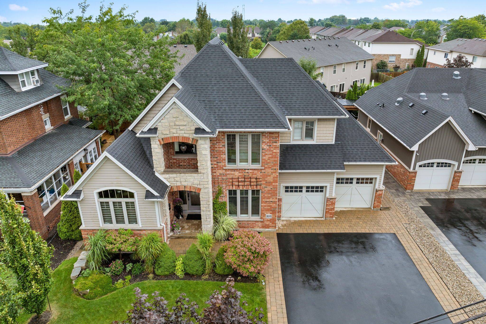 303 Main ST E, Grimsby, ON L3M 1P8