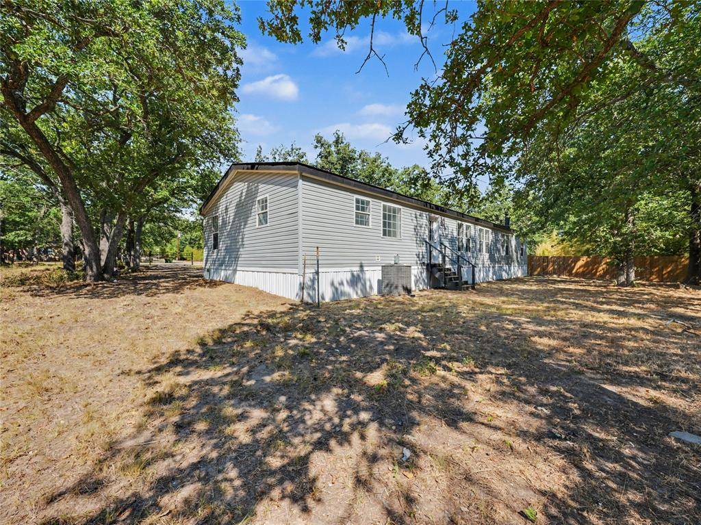 109 Summers Circle, Azle, TX 76020