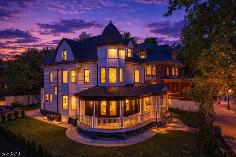 711 Boulevard, Weehawken Twp., NJ 07086