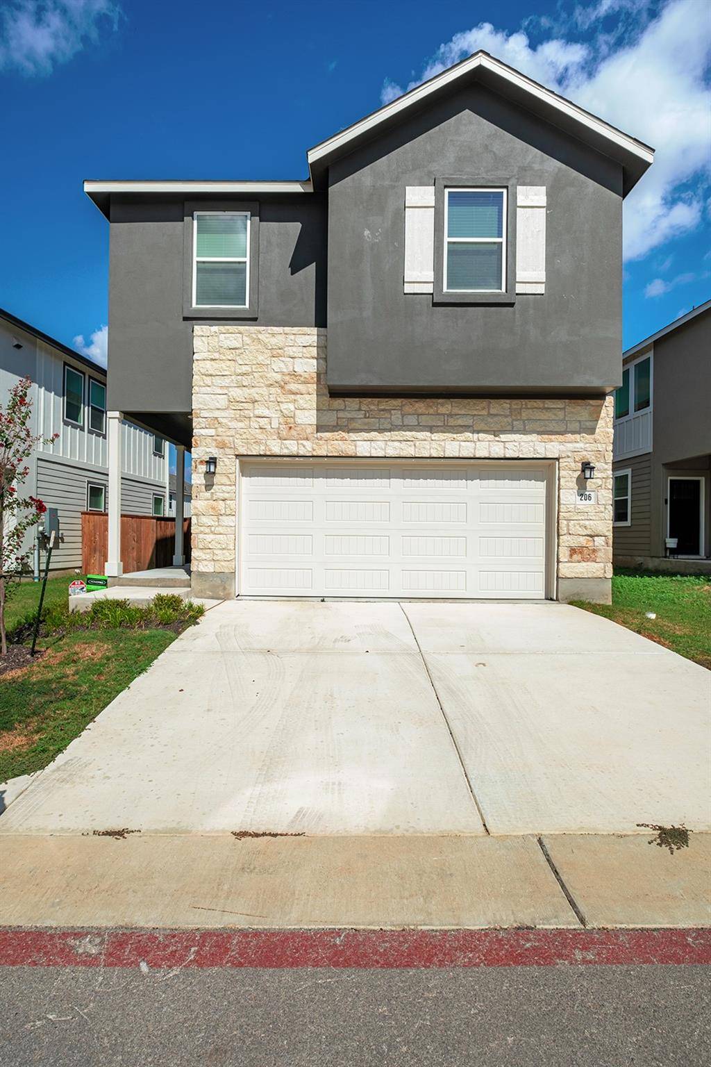 206 Kislingbury LN, Kyle, TX 78640