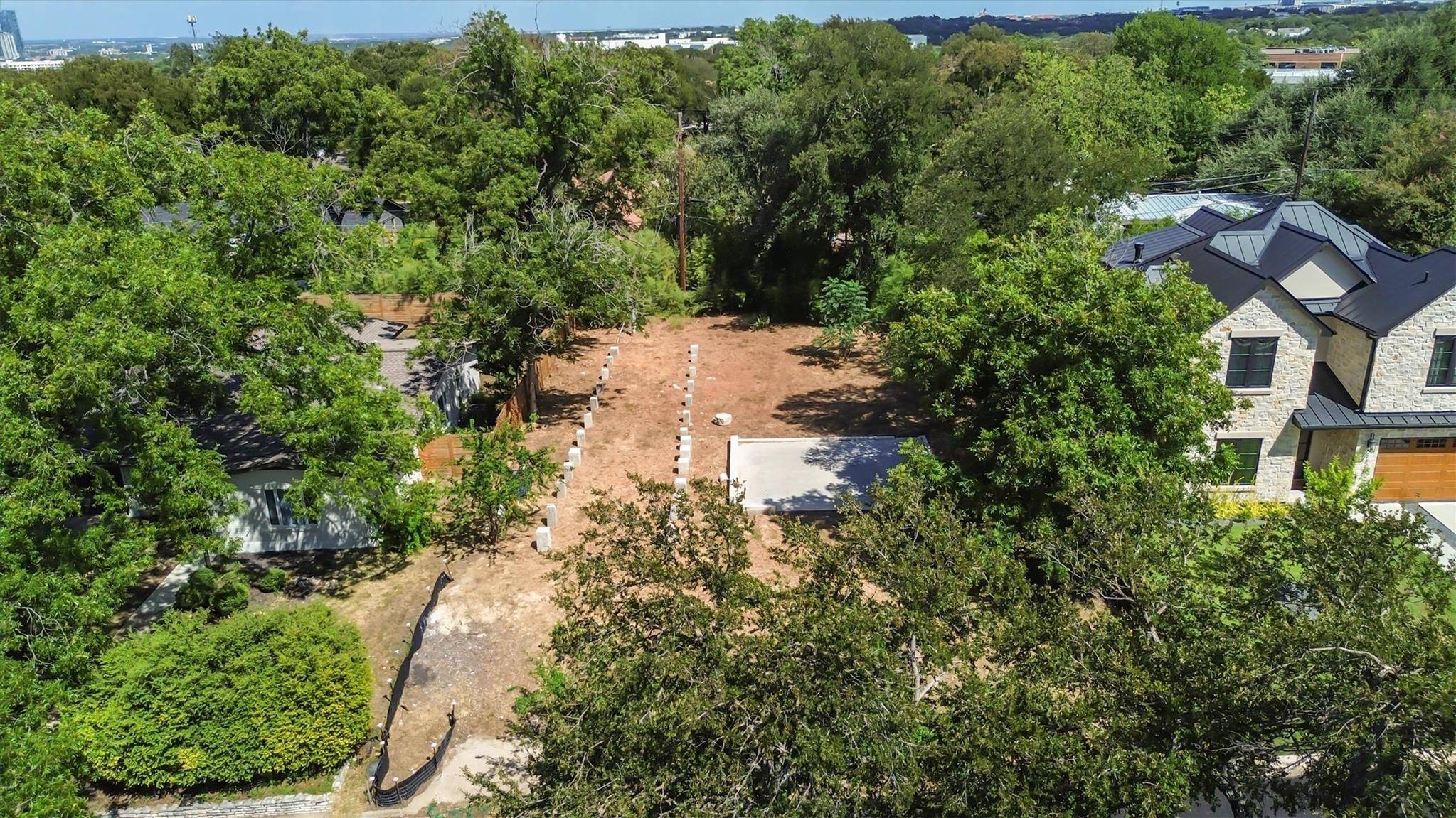 2320 Westoak DR, Austin, TX 78704