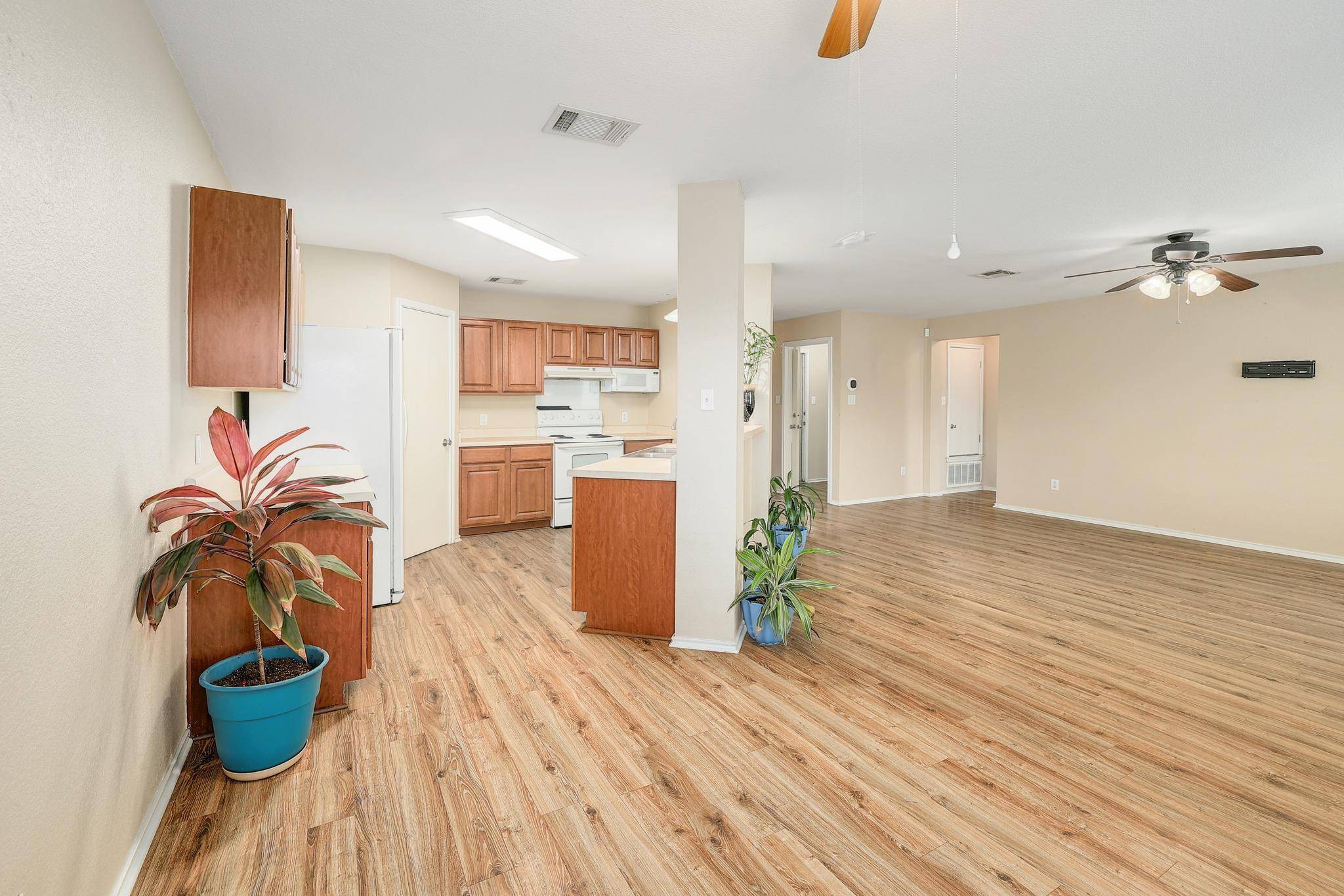 229 Phillips ST, Hutto, TX 78634