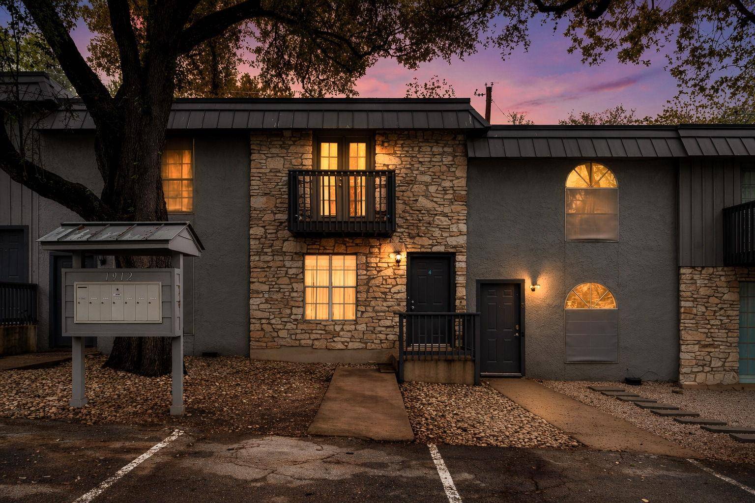 1912 Lightsey RD #4, Austin, TX 78704