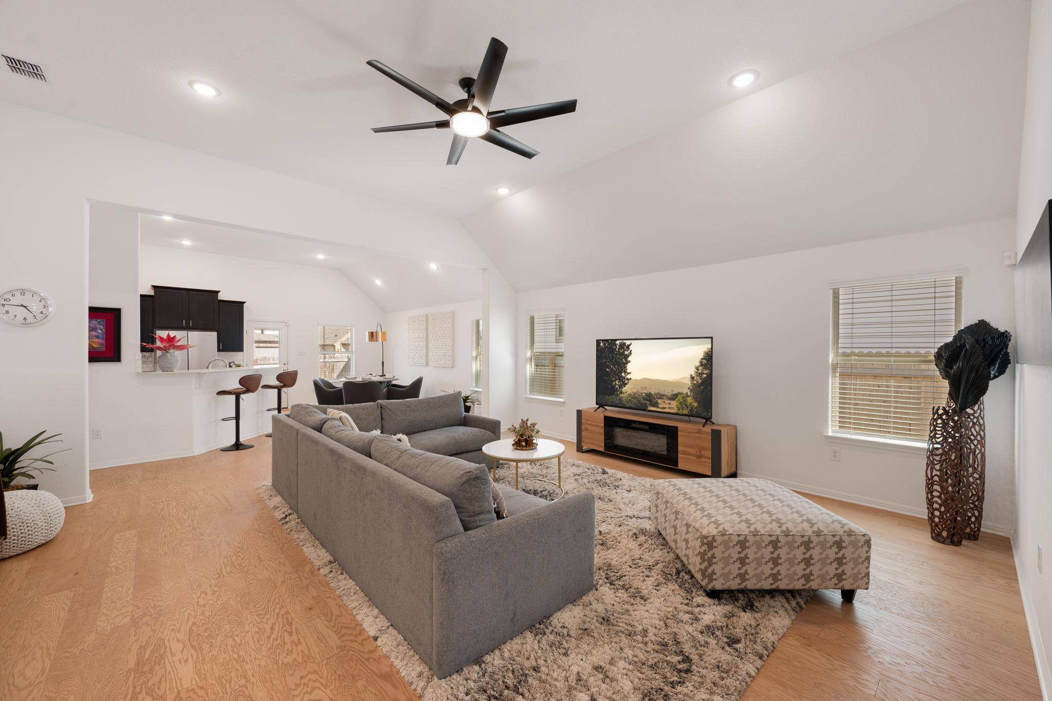 13205 Ditka DR, Manchaca, TX 78652