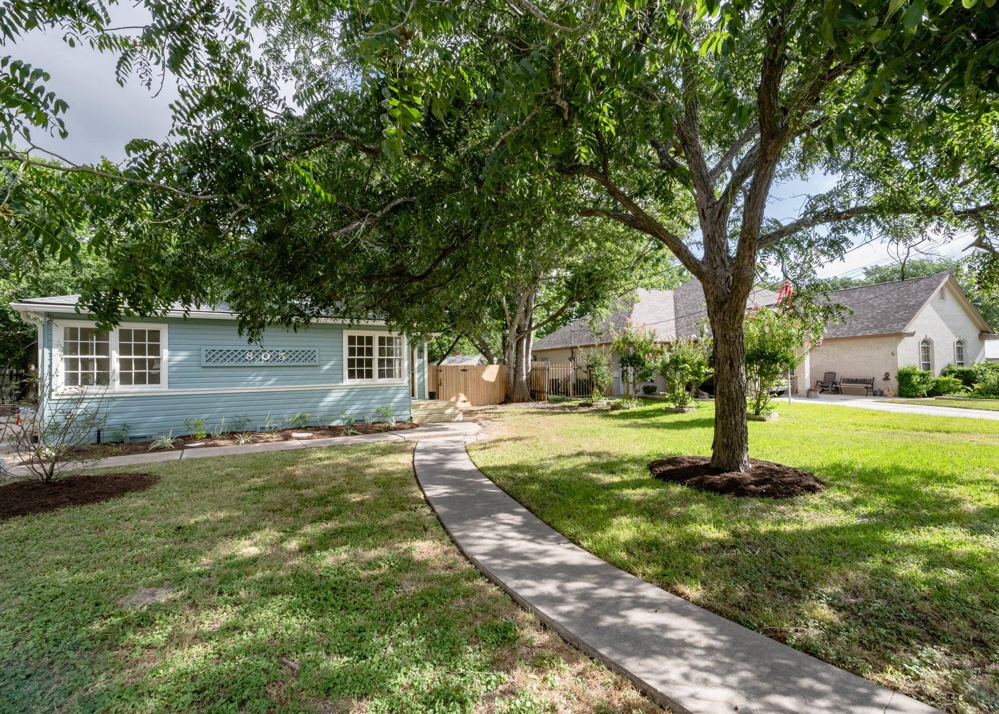 805 Maple ST, Lockhart, TX 78644