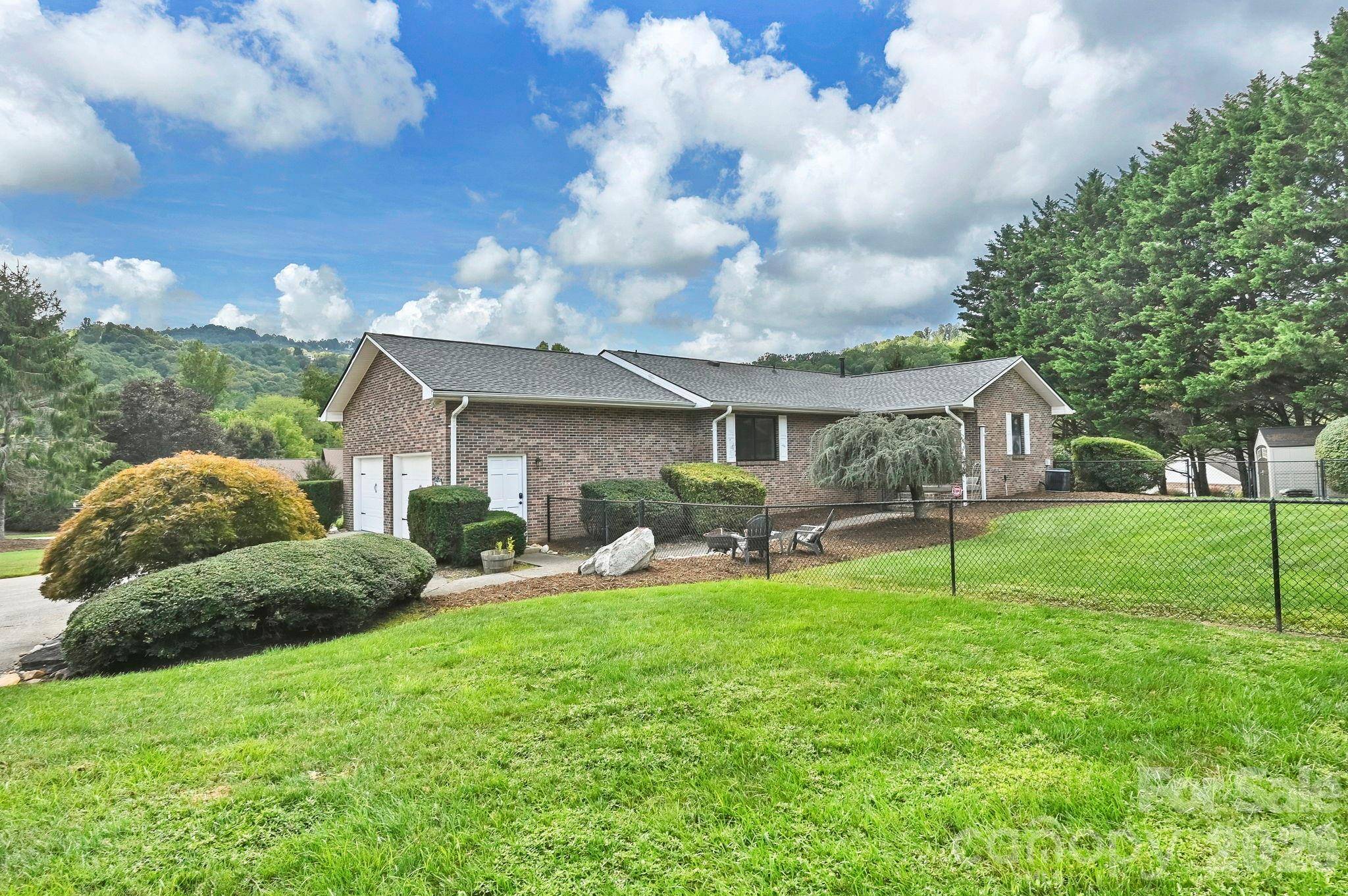 123 Turley Falls RD, Hendersonville, NC 28739