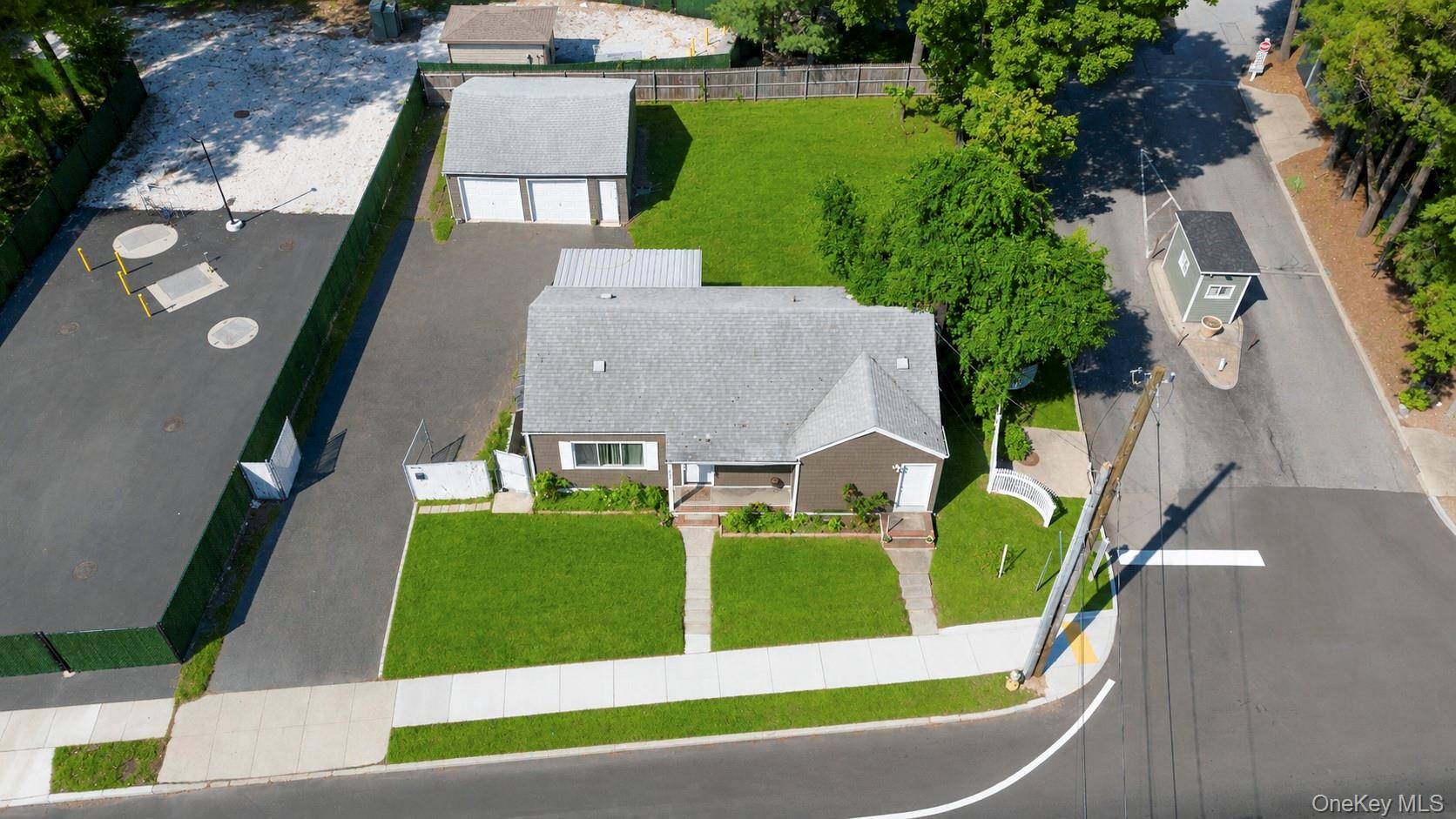 666 Rosevale AVE, Lake Ronkonkoma, NY 11779