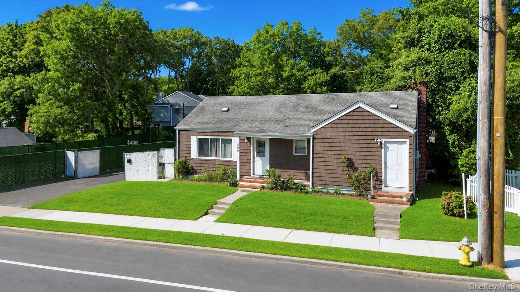 666 Rosevale AVE, Lake Ronkonkoma, NY 11779