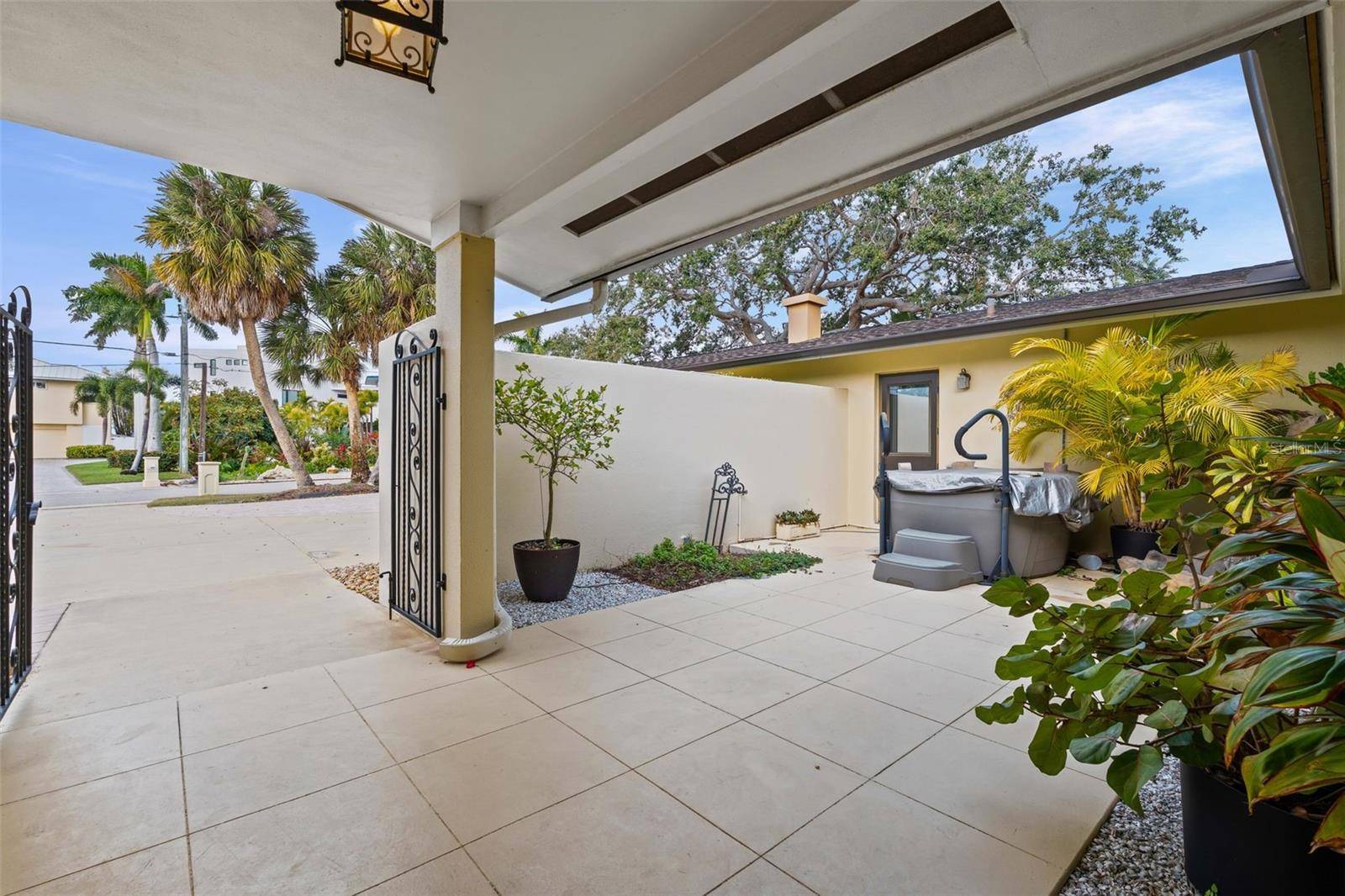 7215 WESTMORELAND DR, Sarasota, FL 34243