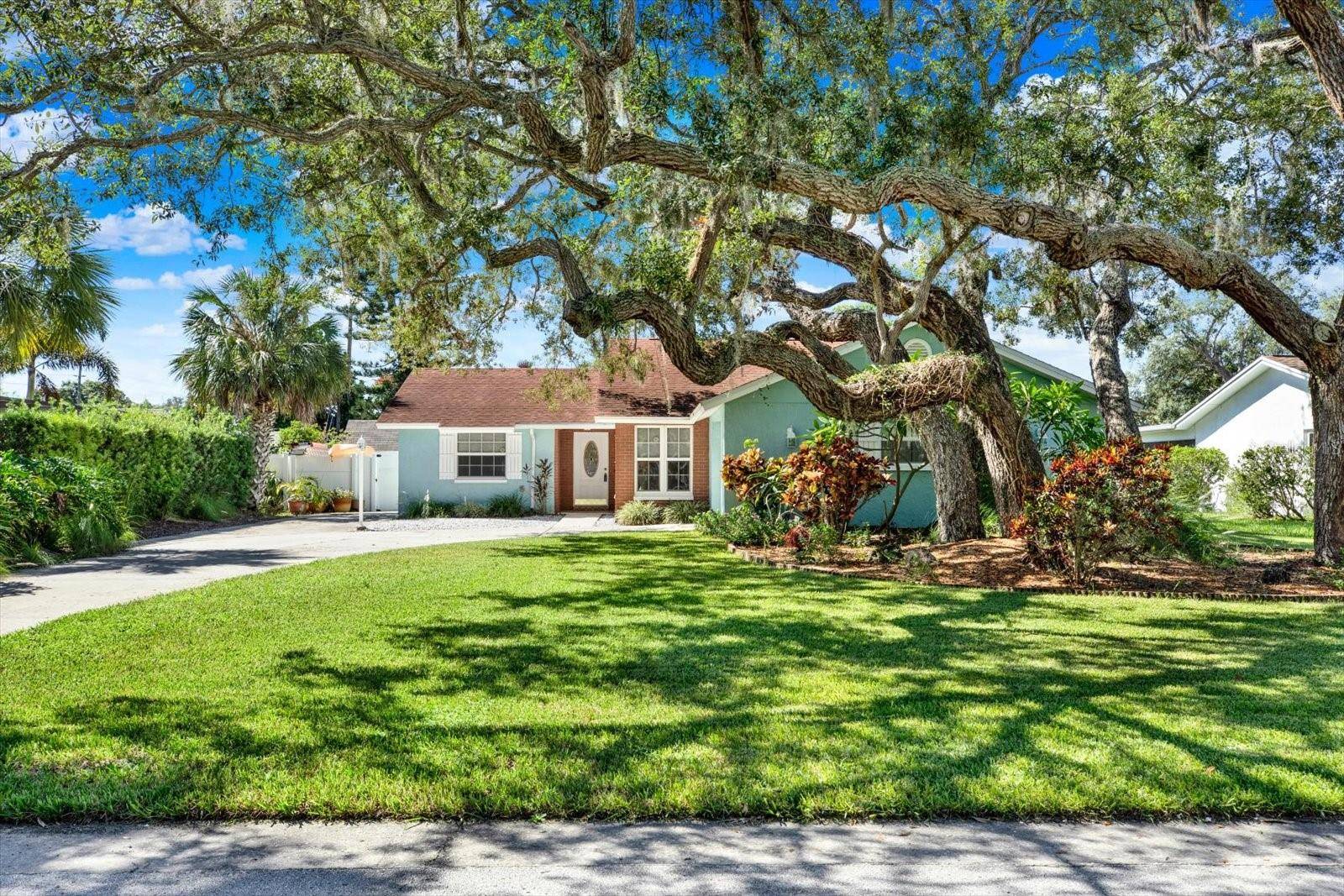 1601 AVOCA DR, Tarpon Springs, FL 34689