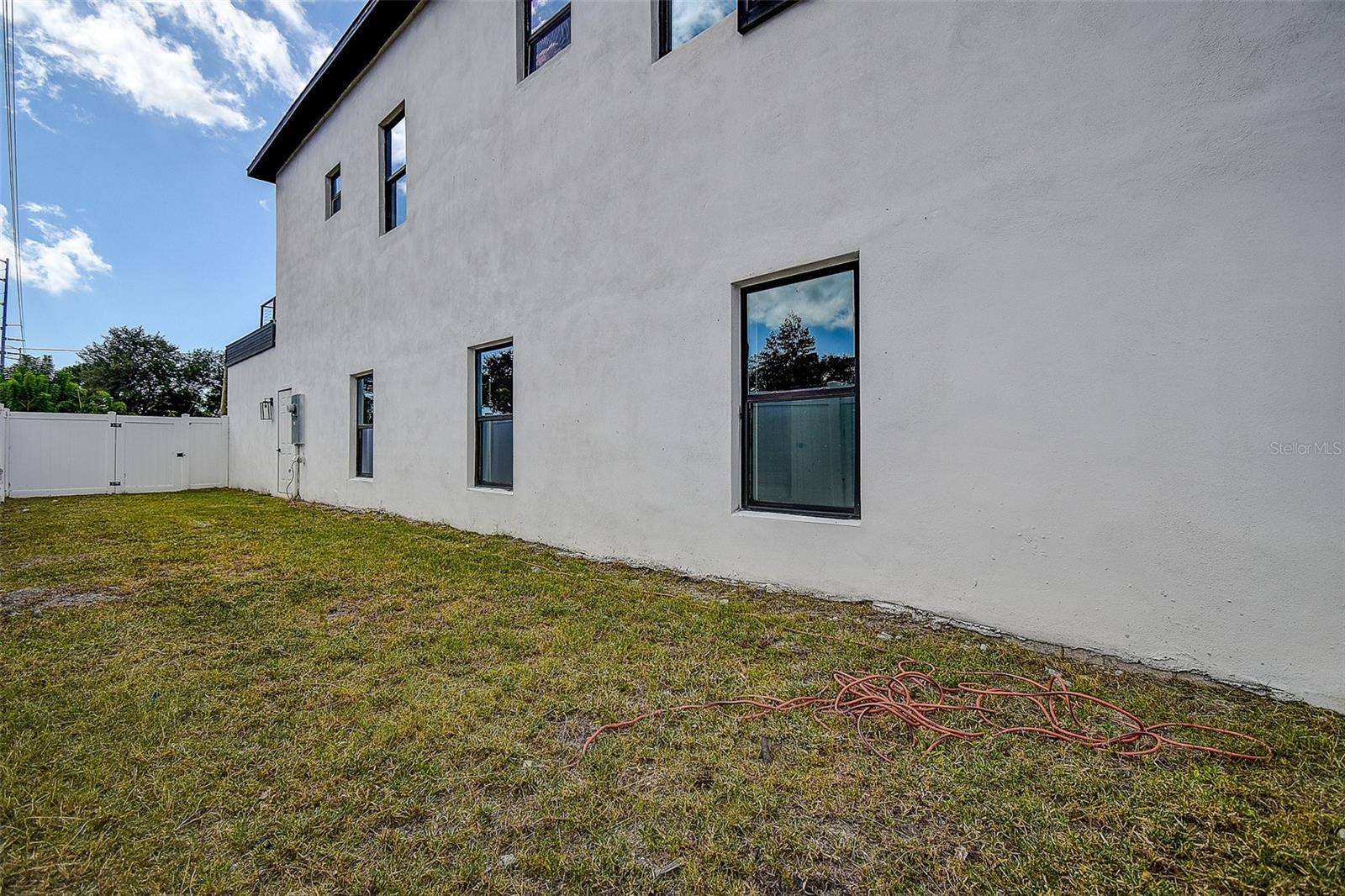 5200 7TH AVE N, St Petersburg, FL 33710