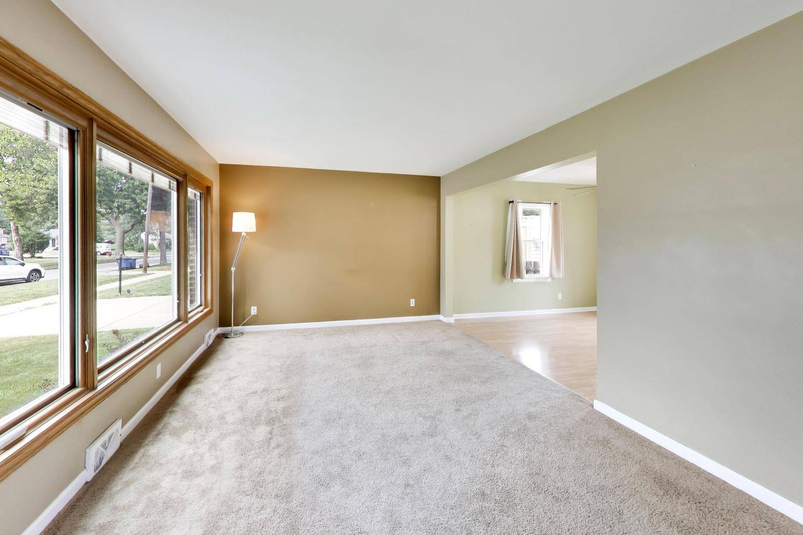 1493 Orchard ST, Des Plaines, IL 60018