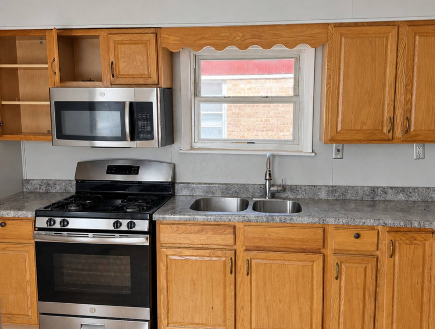 38 S Rebecca ST, Glenwood, IL 60425