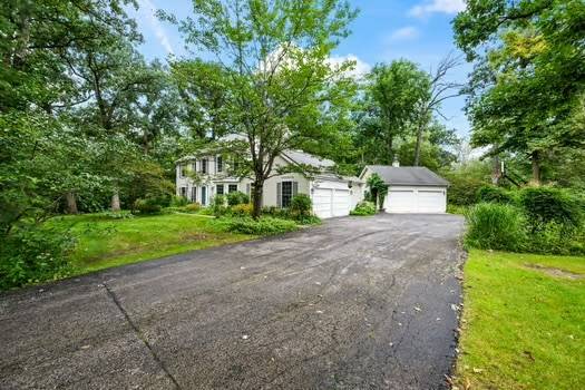 2690 Crestwood LN, Riverwoods, IL 60015