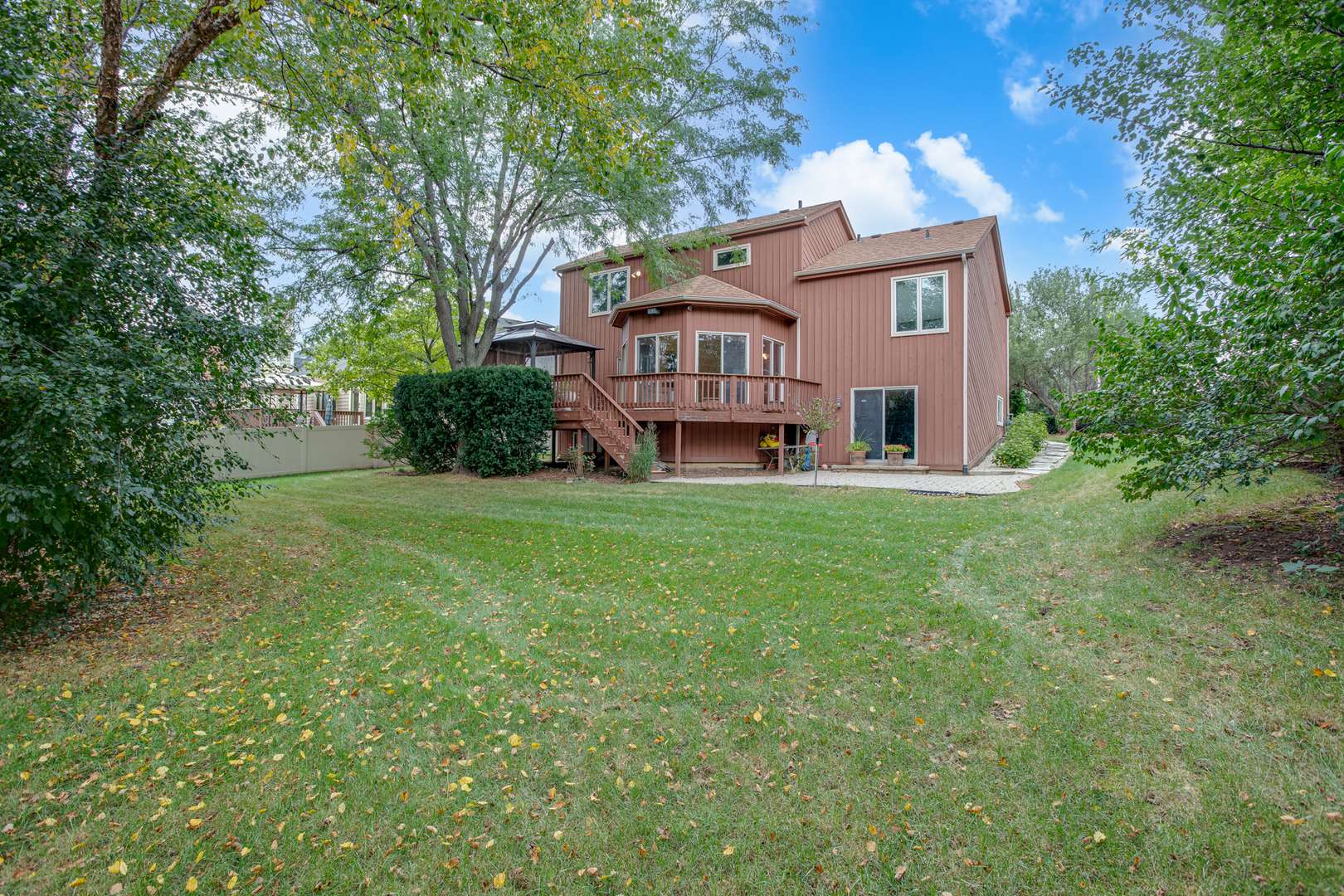 950 DUNHAM DR, West Chicago, IL 60185