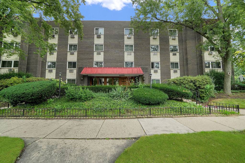 10015 Beverly DR #404, Skokie, IL 60076
